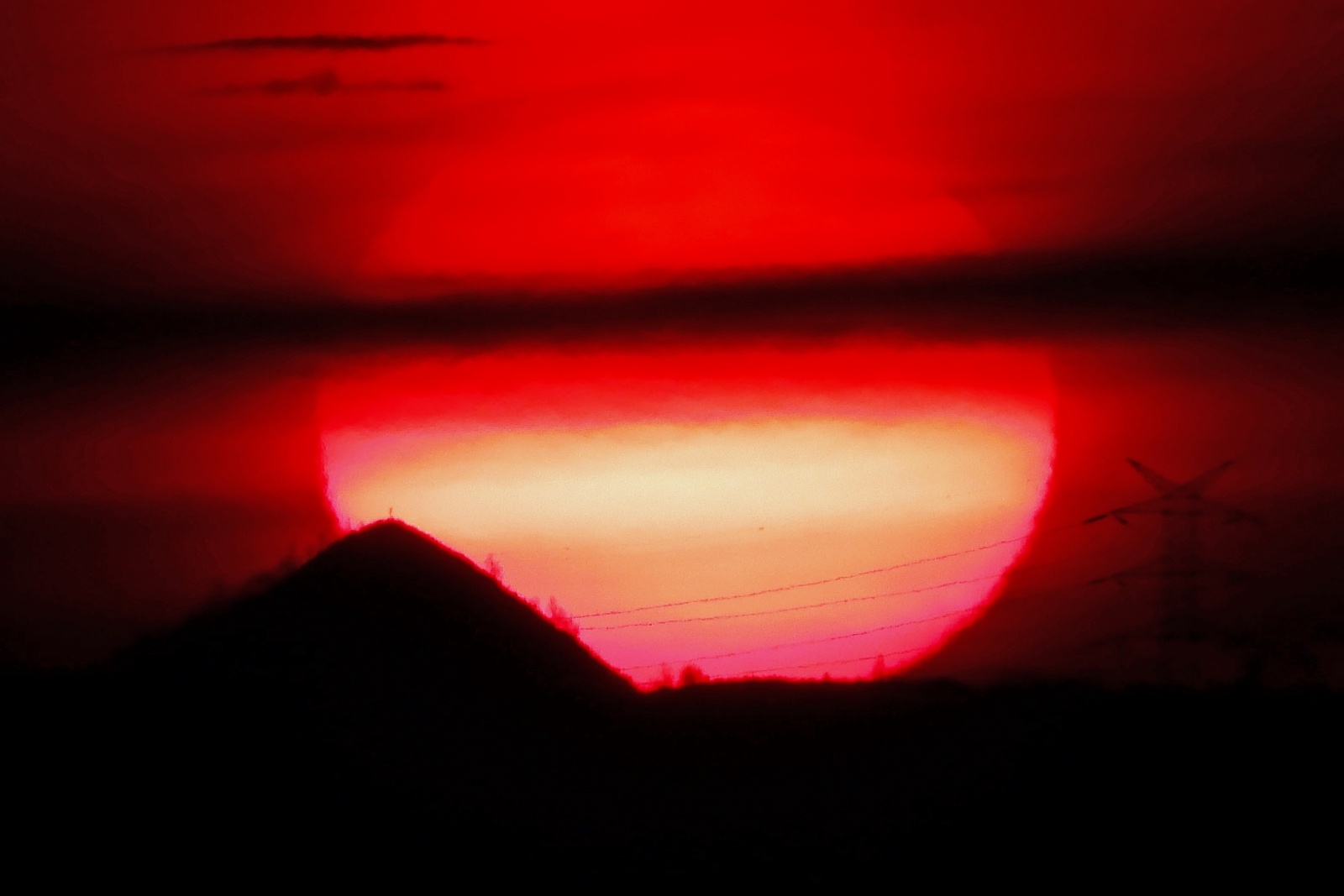 Zdjęcie w galerii na portalu naszwodzislaw.com: Wschód Słońca i Księżyca nad Szarlotą [FOTO] wiadomości z regionu