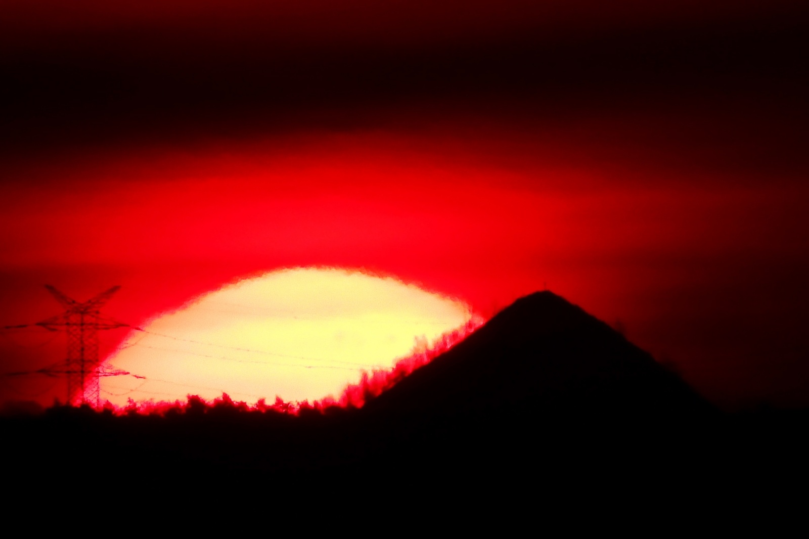 Zdjęcie w galerii na portalu naszwodzislaw.com: Wschód Słońca i Księżyca nad Szarlotą [FOTO] wiadomości z regionu