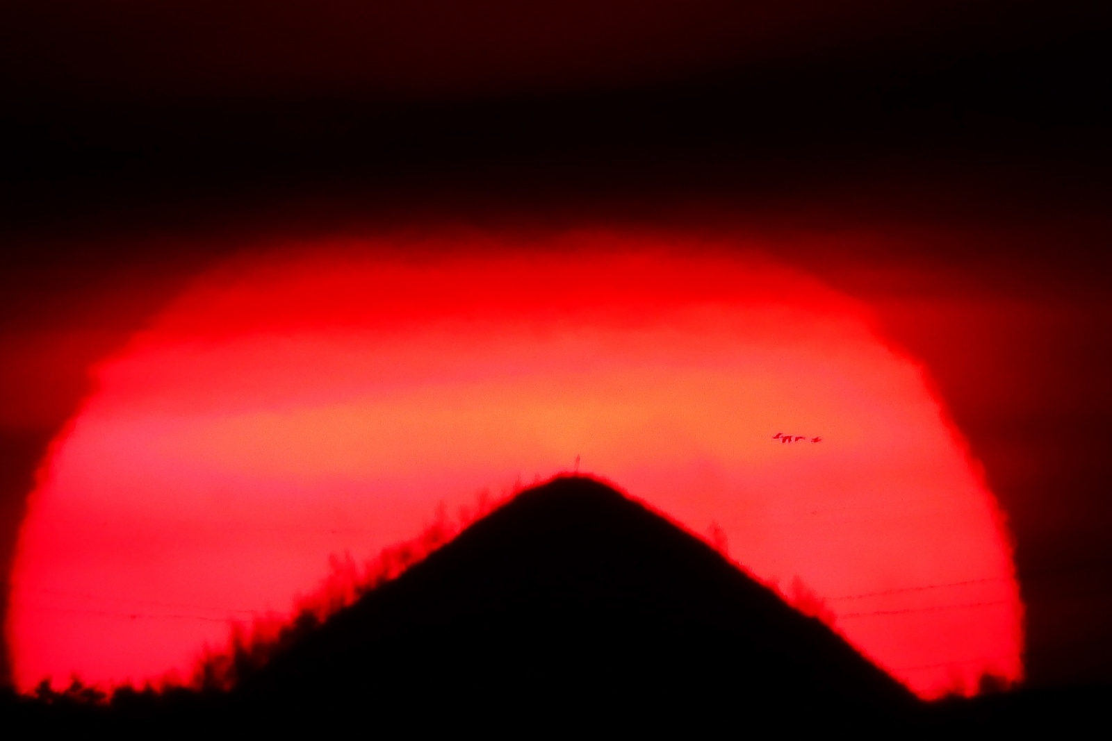 Zdjęcie w galerii na portalu naszwodzislaw.com: Wschód Słońca i Księżyca nad Szarlotą [FOTO] wiadomości z regionu