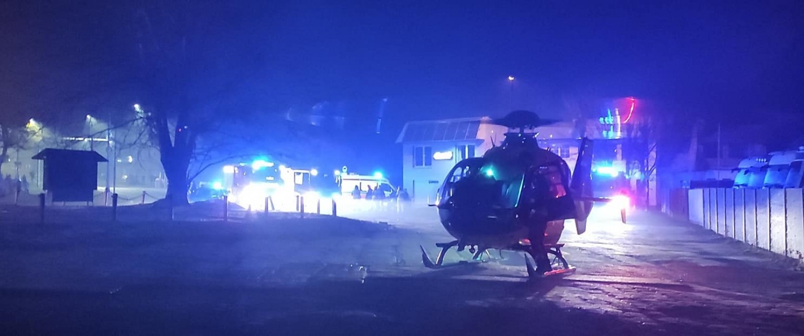 Zdjęcie w galerii na portalu naszwodzislaw.com: Pieszy potrącony w Pszowie. W akcji śmigłowiec LPR wiadomości z regionu