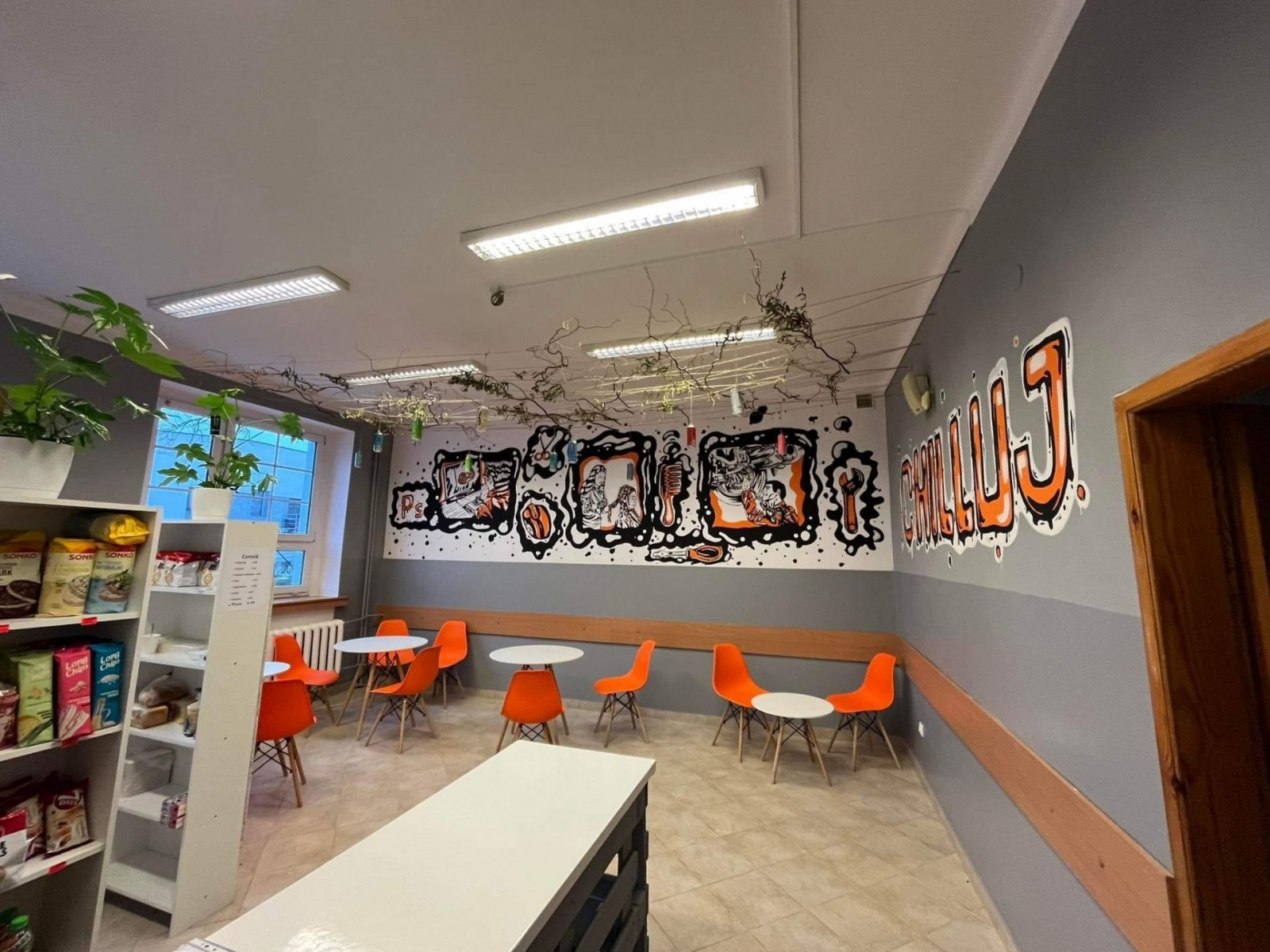 Zdjęcie w galerii na portalu naszwodzislaw.com: Farby i pędzle poszły w ruch. Inicjatywa uczniów ZSP w Pszowie wiadomości z regionu