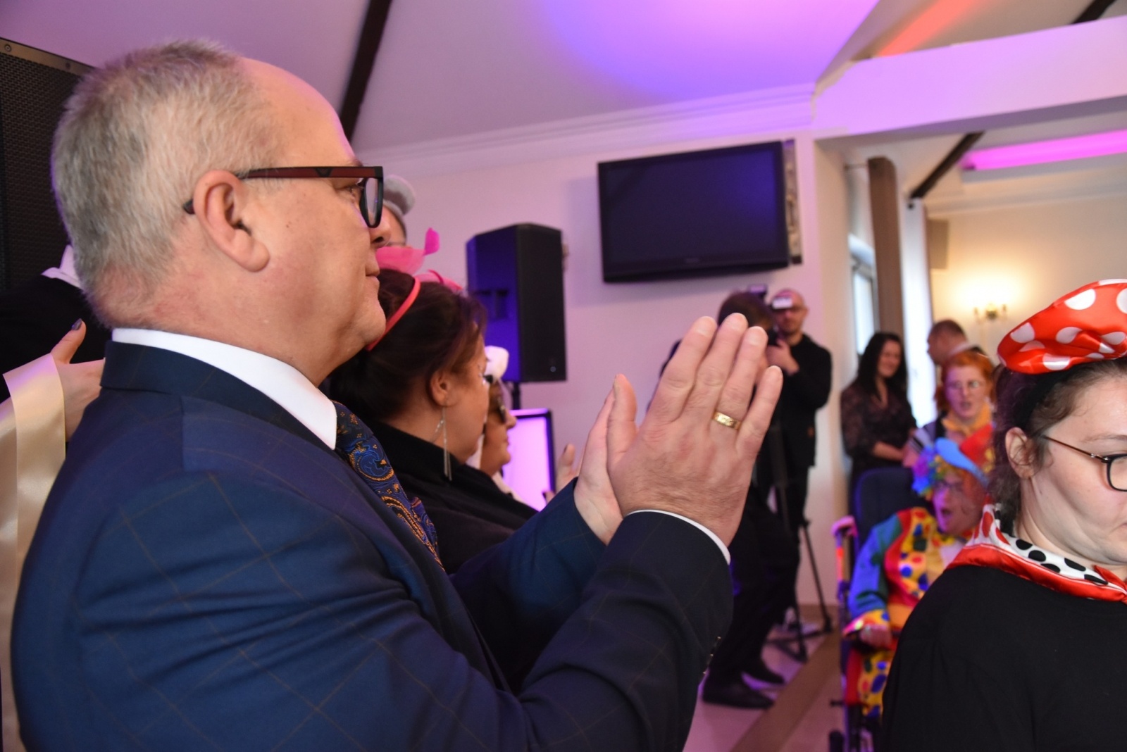 Zdjęcie w galerii na portalu naszwodzislaw.com: Magia karnawału, czyli 20. Bal Maskowy osób z niepełnosprawnościami [FOTO] wiadomości z regionu