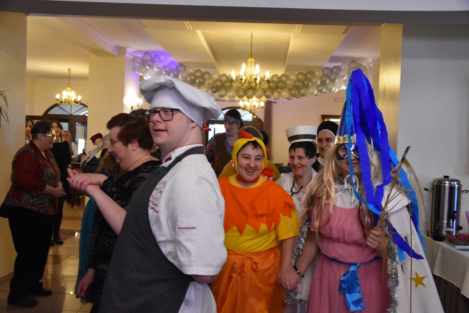 Zdjęcie w galerii na portalu naszwodzislaw.com: Magia karnawału, czyli 20. Bal Maskowy osób z niepełnosprawnościami [FOTO] wiadomości z regionu