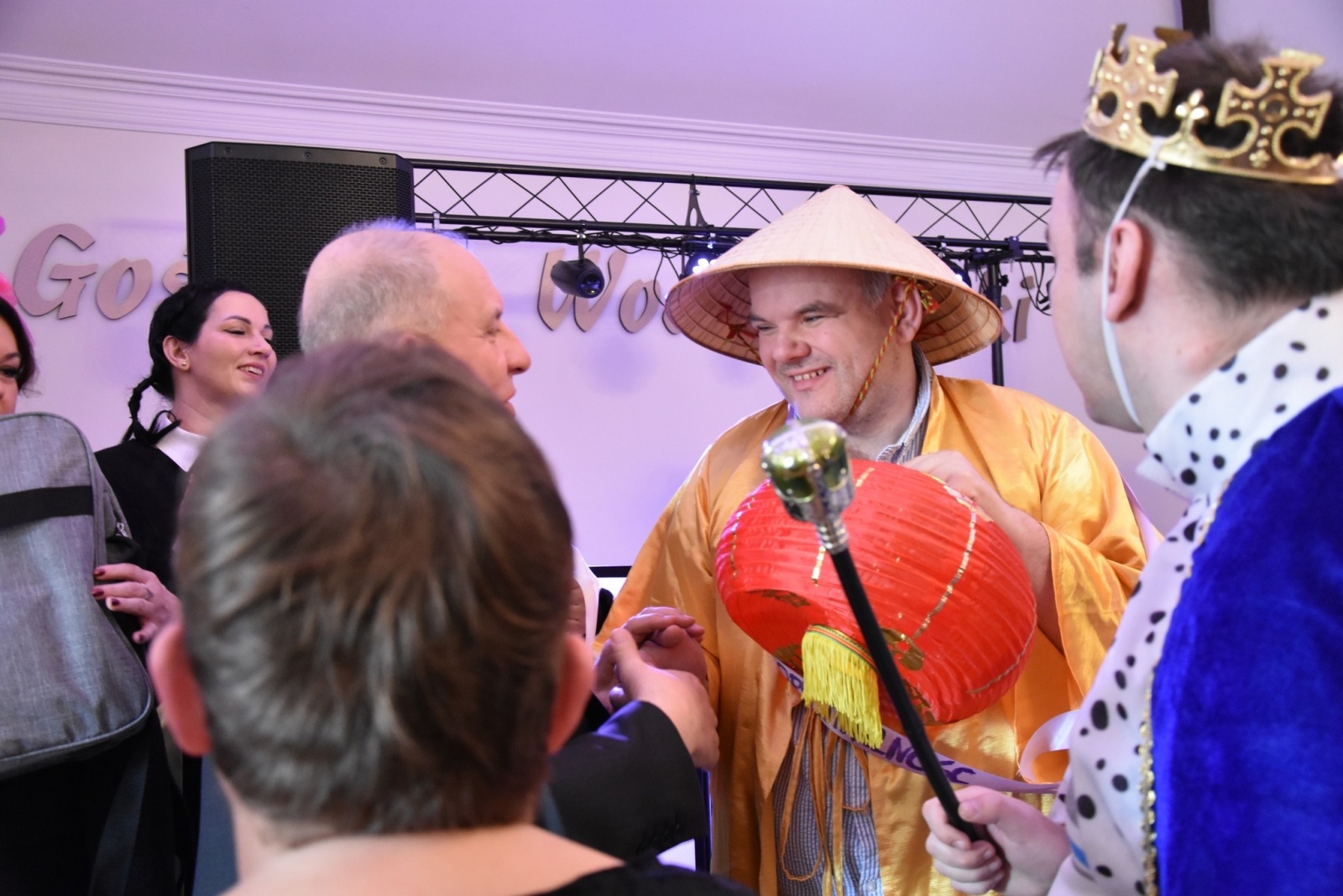Zdjęcie w galerii na portalu naszwodzislaw.com: Magia karnawału, czyli 20. Bal Maskowy osób z niepełnosprawnościami [FOTO] wiadomości z regionu