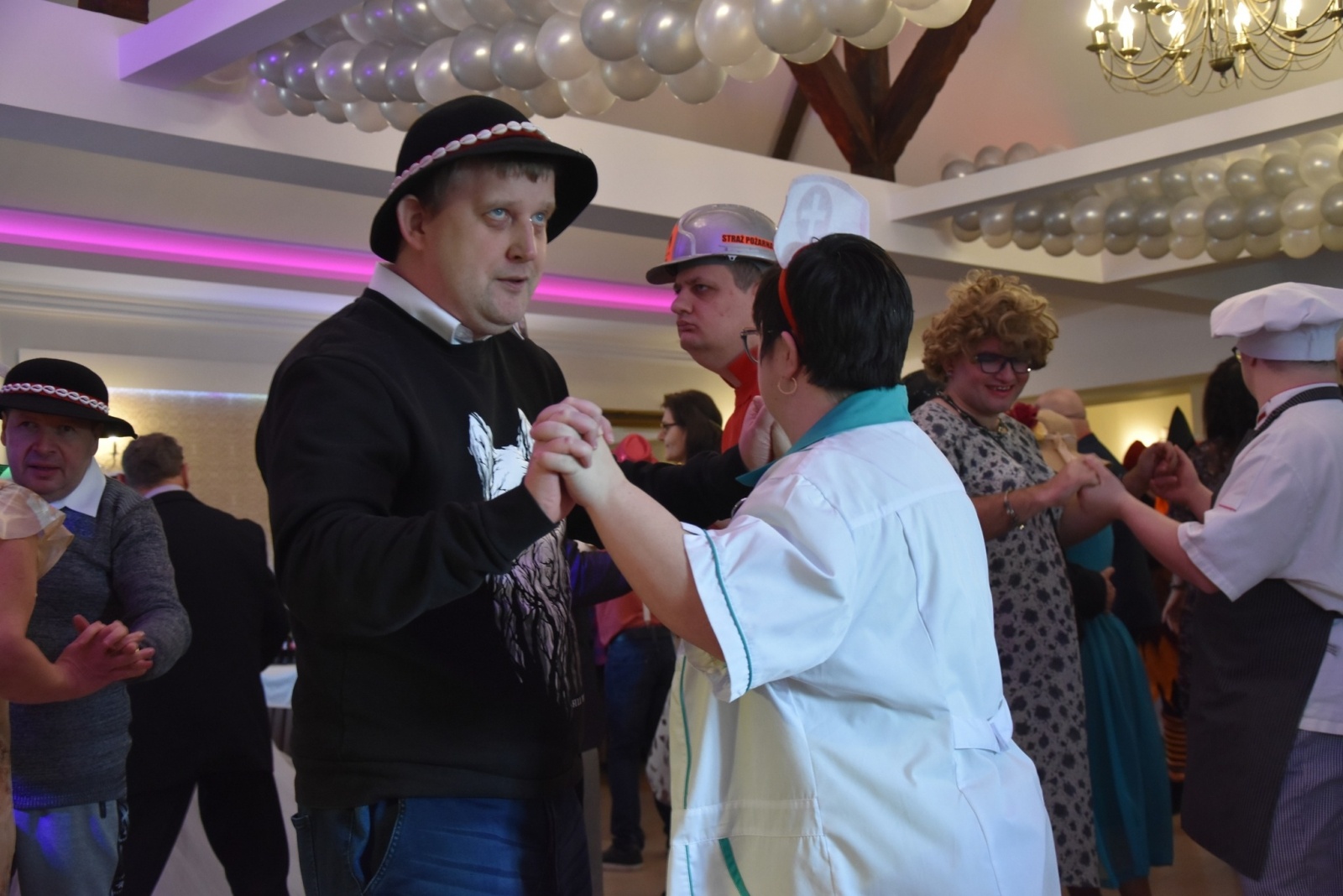 Zdjęcie w galerii na portalu naszwodzislaw.com: Magia karnawału, czyli 20. Bal Maskowy osób z niepełnosprawnościami [FOTO] wiadomości z regionu