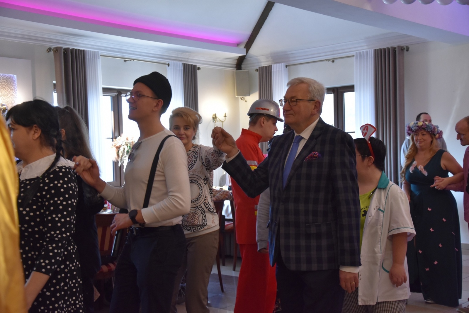 Zdjęcie w galerii na portalu naszwodzislaw.com: Magia karnawału, czyli 20. Bal Maskowy osób z niepełnosprawnościami [FOTO] wiadomości z regionu