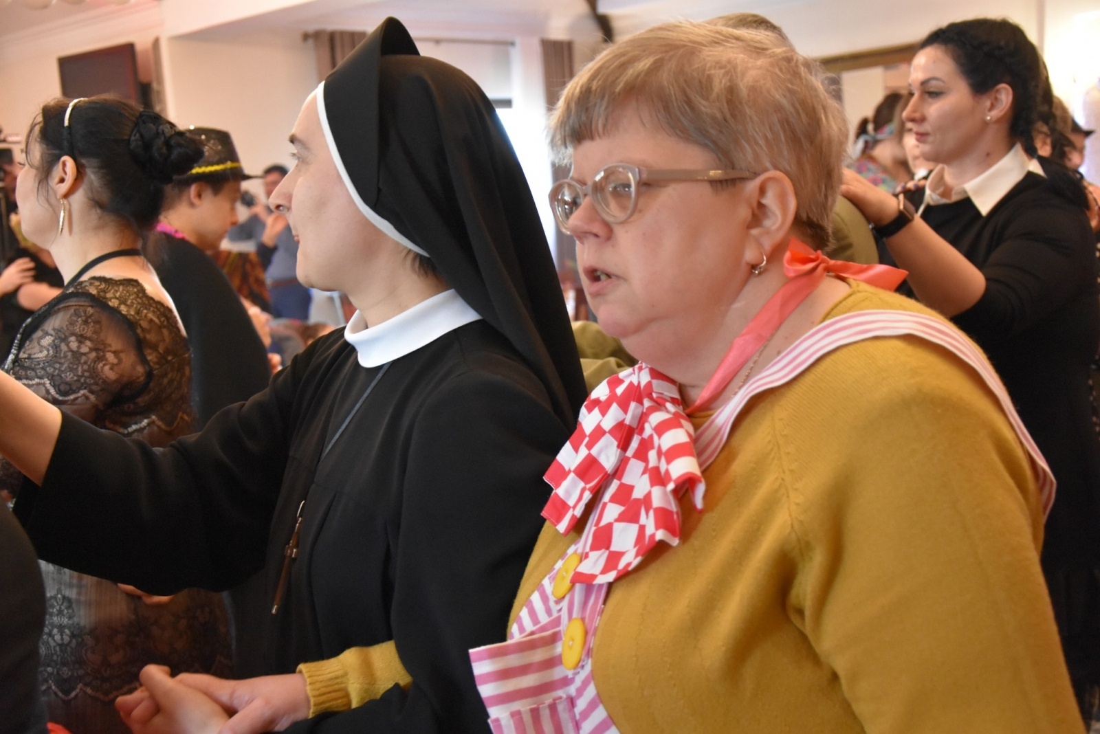 Zdjęcie w galerii na portalu naszwodzislaw.com: Magia karnawału, czyli 20. Bal Maskowy osób z niepełnosprawnościami [FOTO] wiadomości z regionu