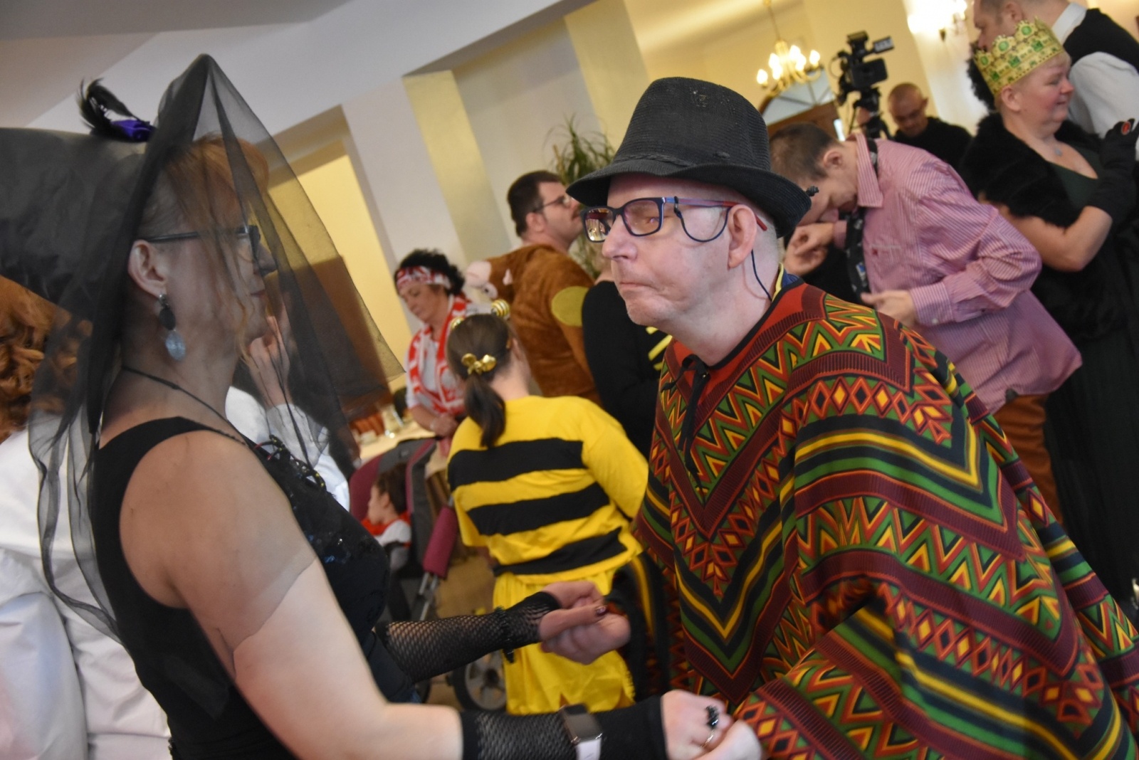 Zdjęcie w galerii na portalu naszwodzislaw.com: Magia karnawału, czyli 20. Bal Maskowy osób z niepełnosprawnościami [FOTO] wiadomości z regionu
