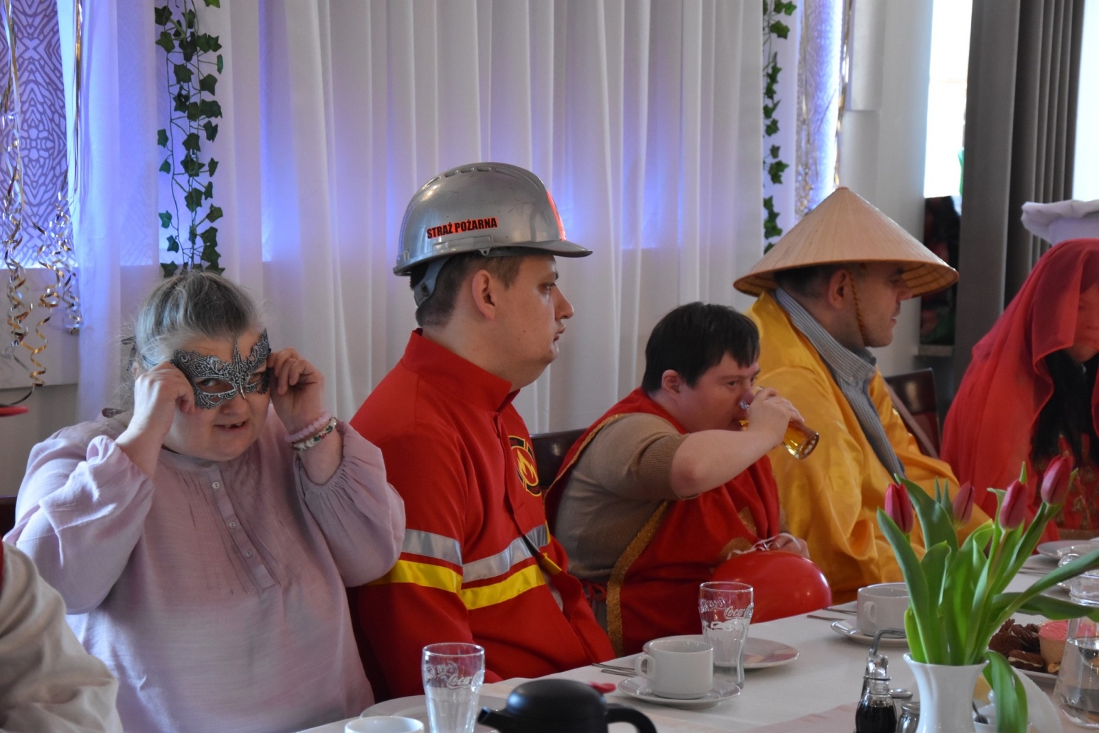 Zdjęcie w galerii na portalu naszwodzislaw.com: Magia karnawału, czyli 20. Bal Maskowy osób z niepełnosprawnościami [FOTO] wiadomości z regionu