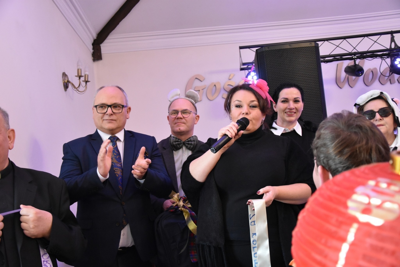 Zdjęcie w galerii na portalu naszwodzislaw.com: Magia karnawału, czyli 20. Bal Maskowy osób z niepełnosprawnościami [FOTO] wiadomości z regionu