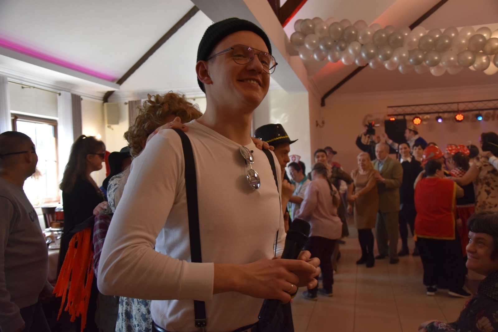 Zdjęcie w galerii na portalu naszwodzislaw.com: Magia karnawału, czyli 20. Bal Maskowy osób z niepełnosprawnościami [FOTO] wiadomości z regionu