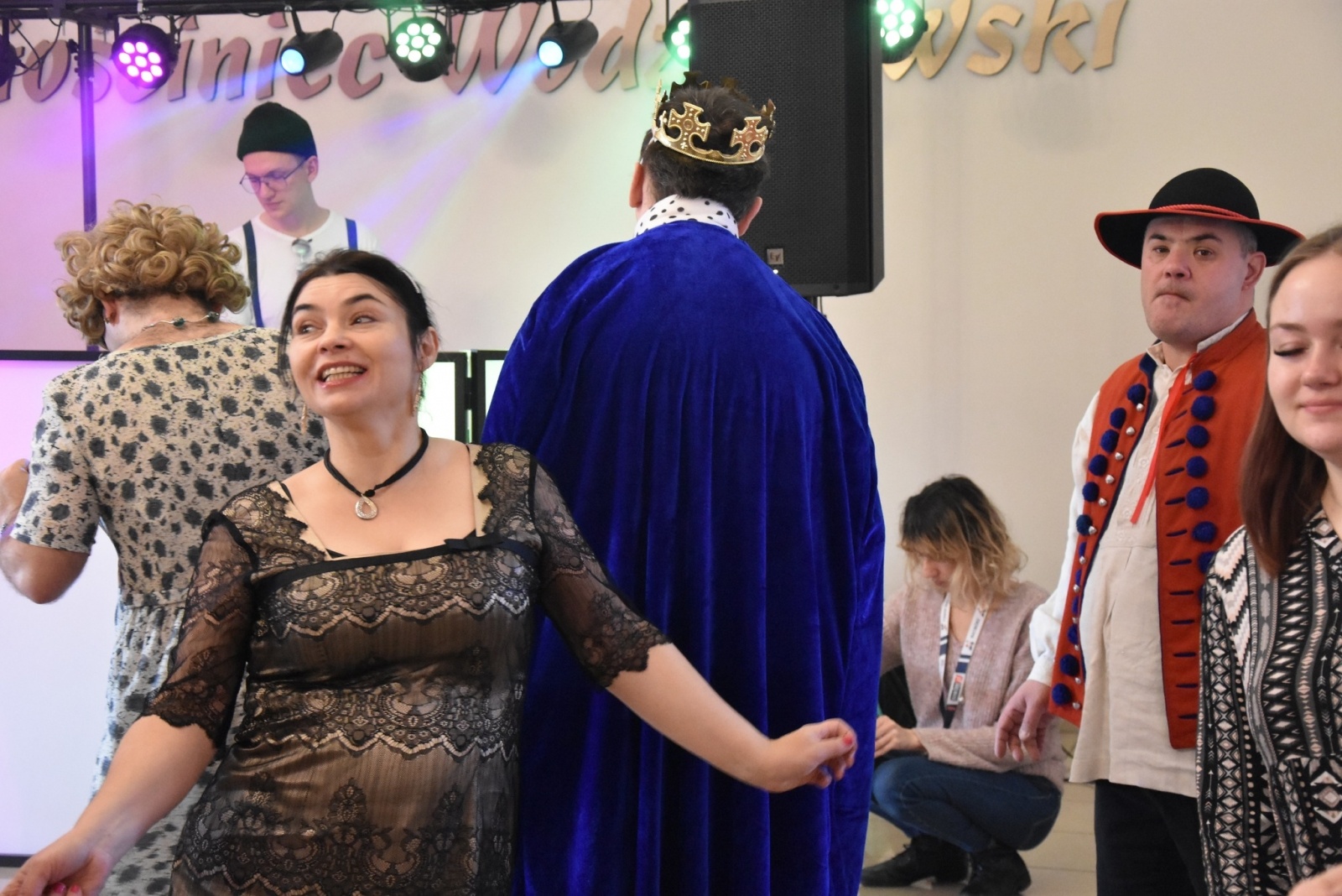 Zdjęcie w galerii na portalu naszwodzislaw.com: Magia karnawału, czyli 20. Bal Maskowy osób z niepełnosprawnościami [FOTO] wiadomości z regionu