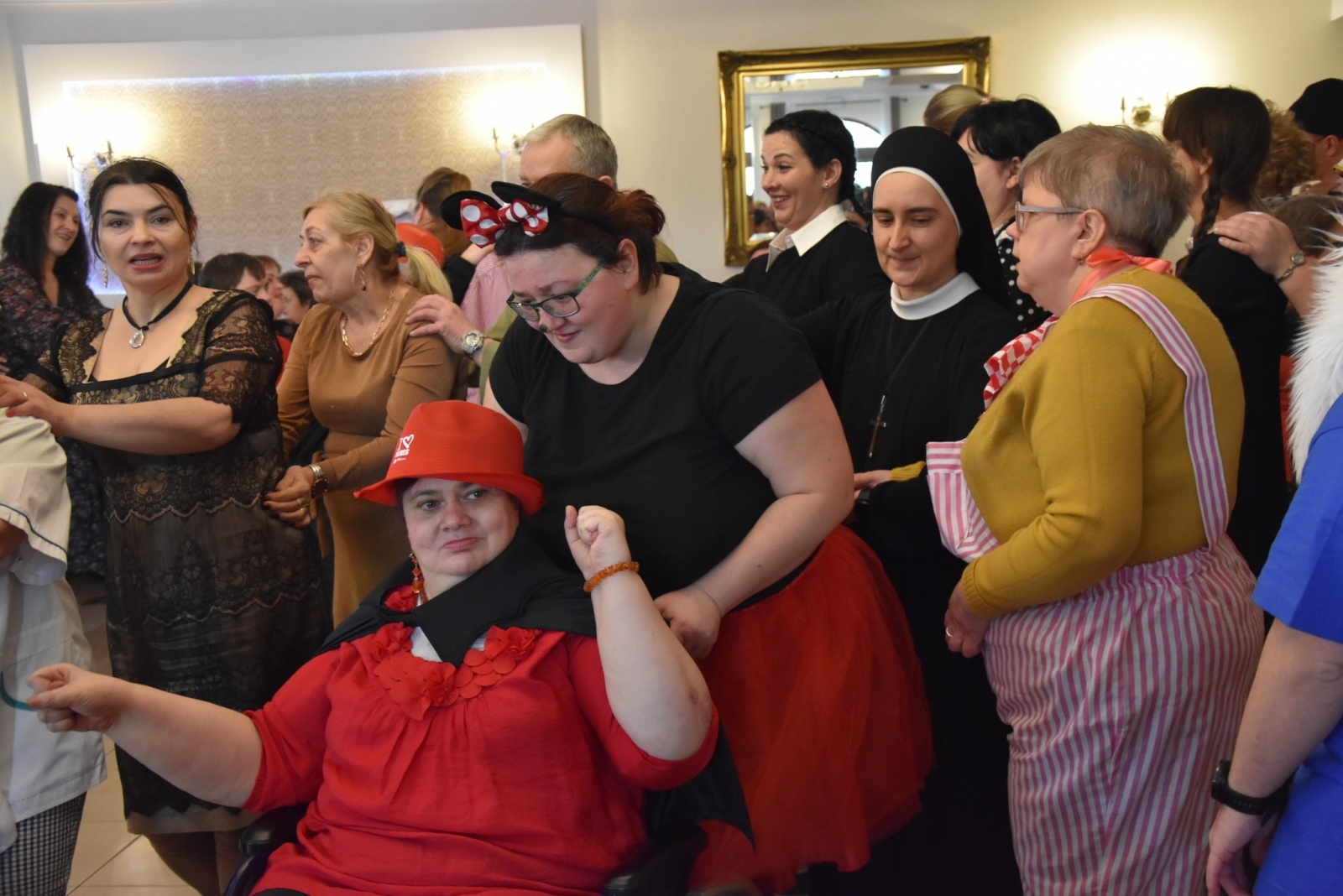 Zdjęcie w galerii na portalu naszwodzislaw.com: Magia karnawału, czyli 20. Bal Maskowy osób z niepełnosprawnościami [FOTO] wiadomości z regionu