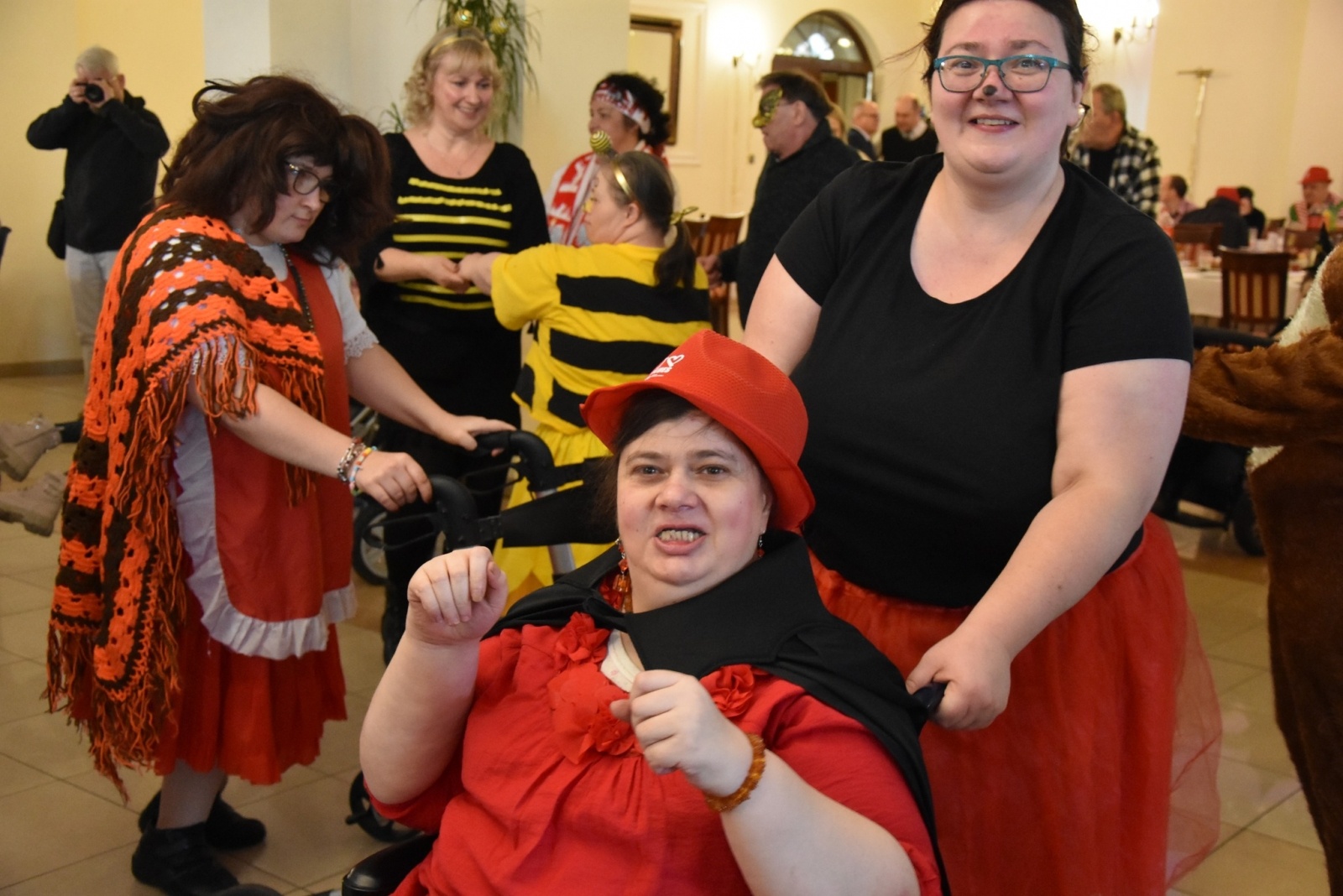 Zdjęcie w galerii na portalu naszwodzislaw.com: Magia karnawału, czyli 20. Bal Maskowy osób z niepełnosprawnościami [FOTO] wiadomości z regionu