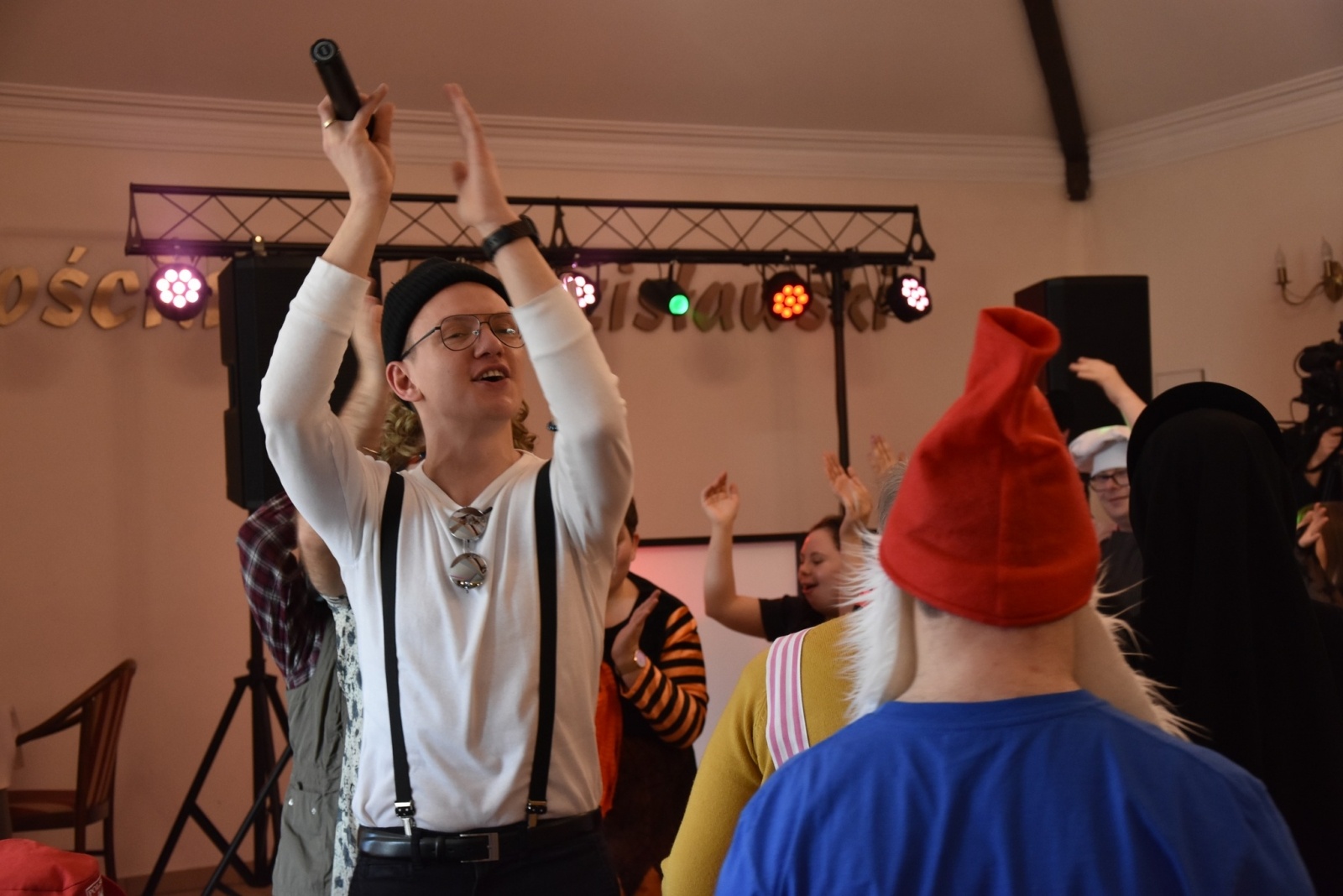 Zdjęcie w galerii na portalu naszwodzislaw.com: Magia karnawału, czyli 20. Bal Maskowy osób z niepełnosprawnościami [FOTO] wiadomości z regionu