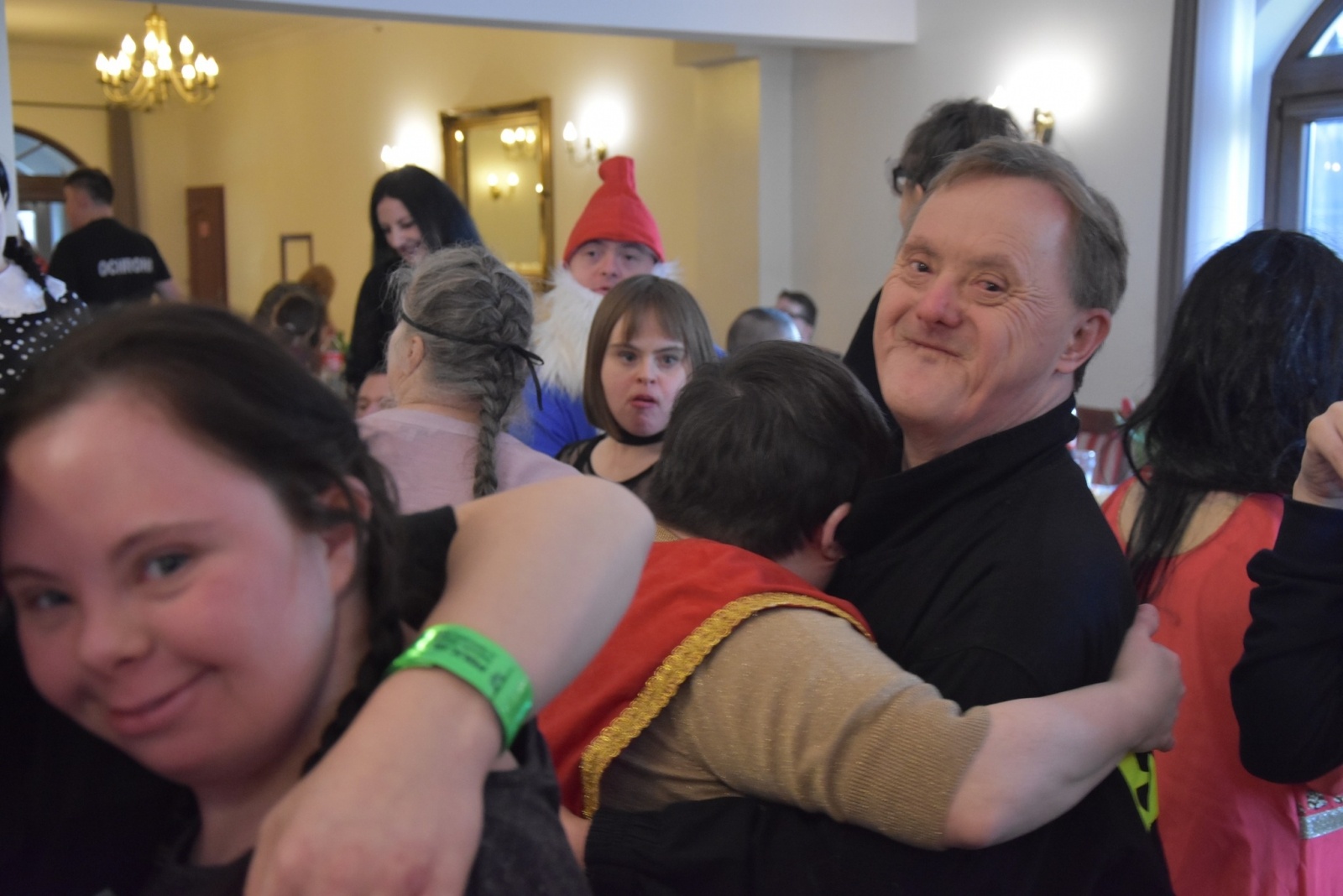 Zdjęcie w galerii na portalu naszwodzislaw.com: Magia karnawału, czyli 20. Bal Maskowy osób z niepełnosprawnościami [FOTO] wiadomości z regionu