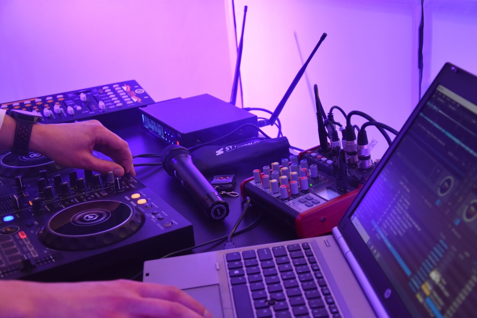 Zdjęcie w galerii na portalu naszwodzislaw.com: Magia karnawału, czyli 20. Bal Maskowy osób z niepełnosprawnościami [FOTO] wiadomości z regionu