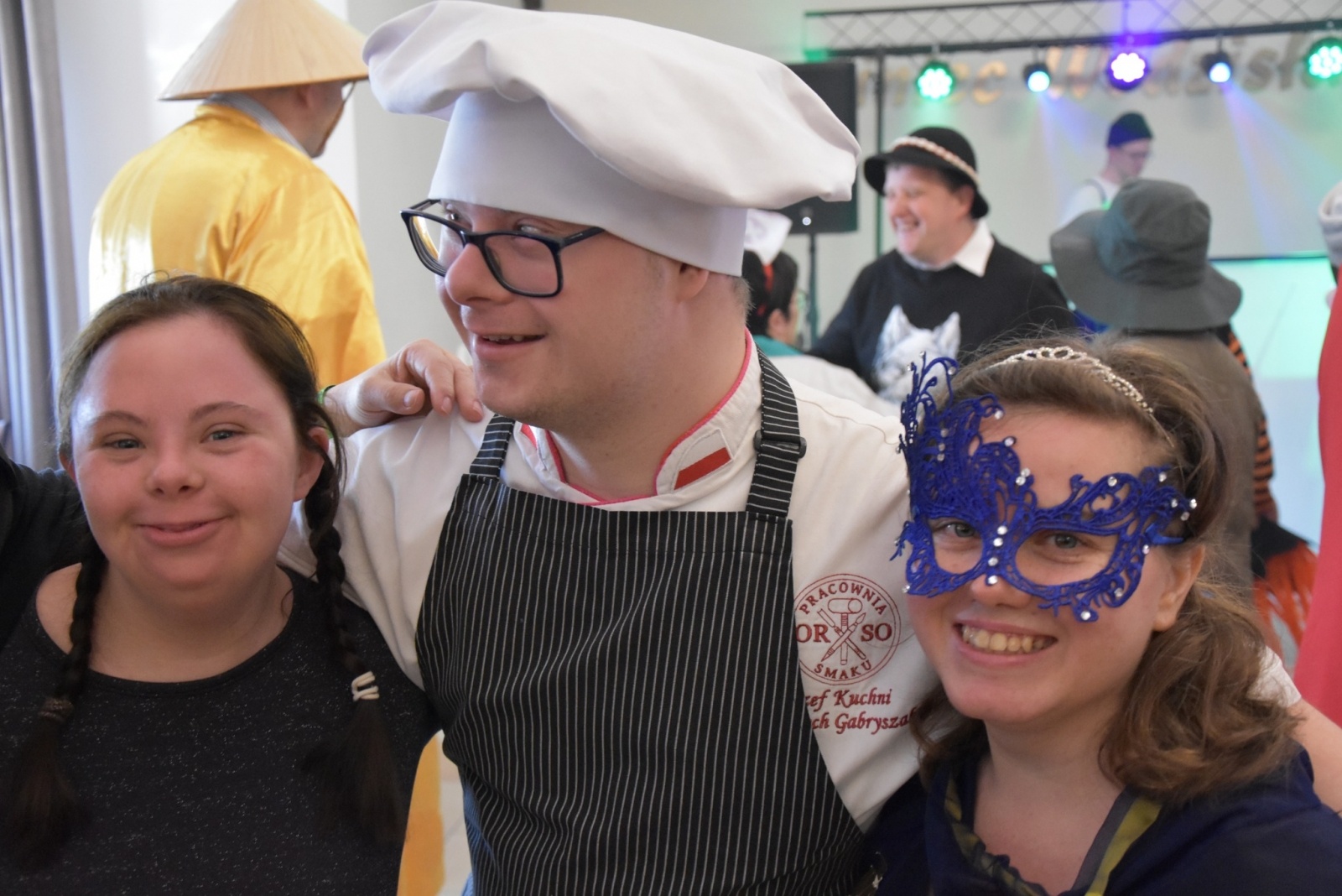 Zdjęcie w galerii na portalu naszwodzislaw.com: Magia karnawału, czyli 20. Bal Maskowy osób z niepełnosprawnościami [FOTO] wiadomości z regionu