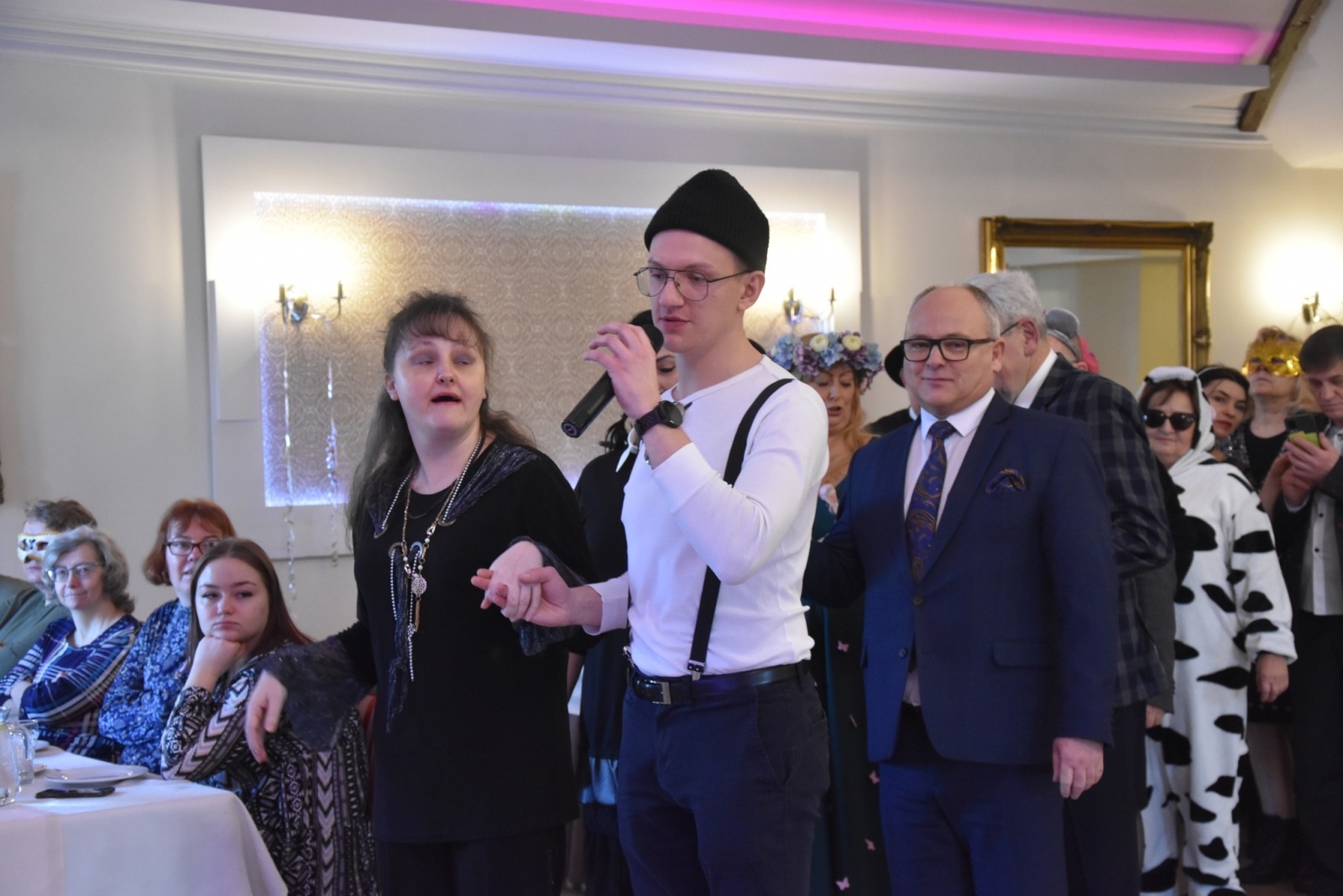 Zdjęcie w galerii na portalu naszwodzislaw.com: Magia karnawału, czyli 20. Bal Maskowy osób z niepełnosprawnościami [FOTO] wiadomości z regionu