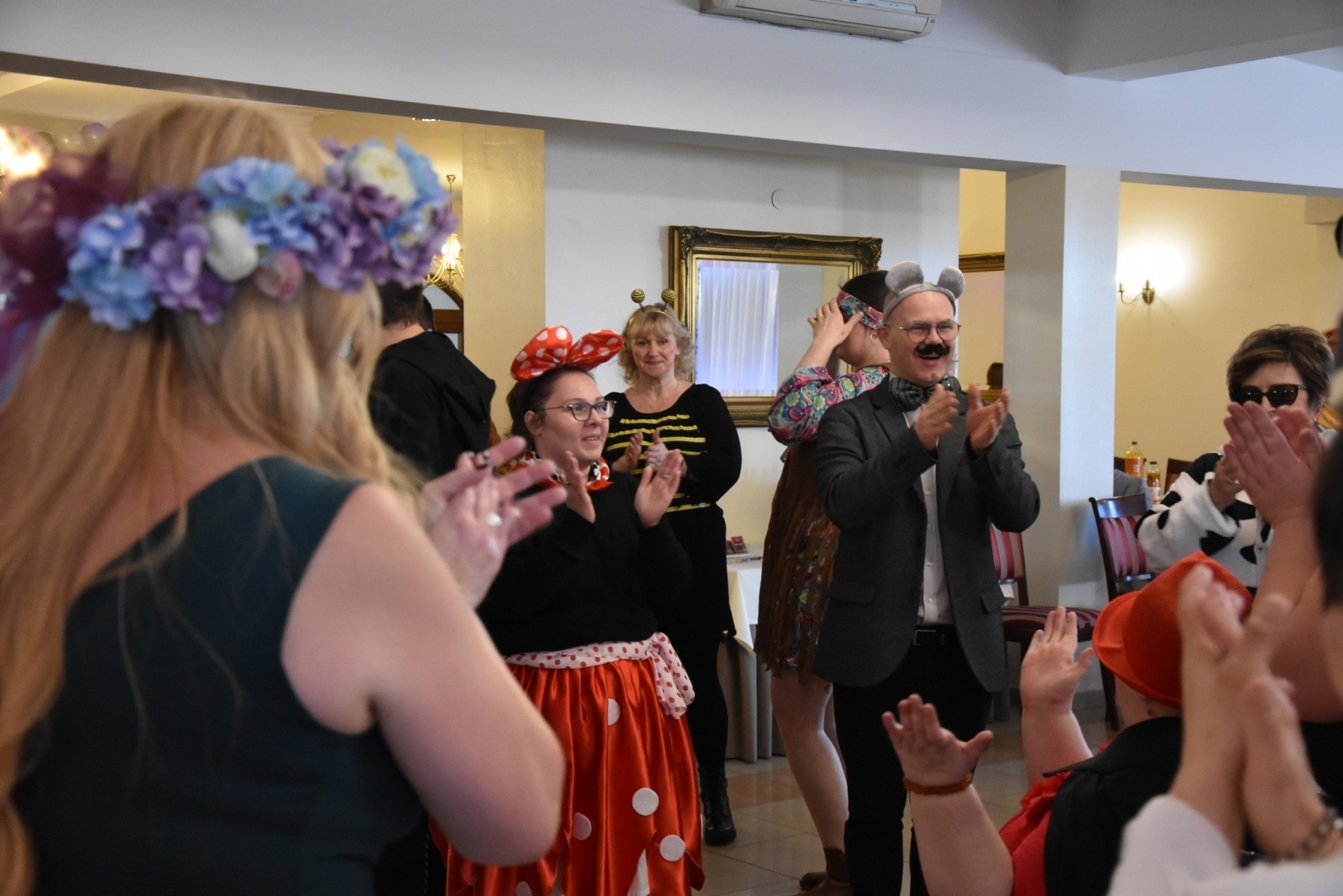 Zdjęcie w galerii na portalu naszwodzislaw.com: Magia karnawału, czyli 20. Bal Maskowy osób z niepełnosprawnościami [FOTO] wiadomości z regionu