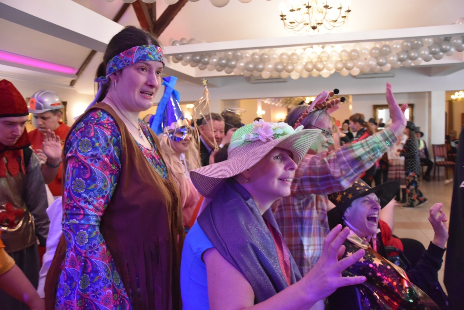 Zdjęcie w galerii na portalu naszwodzislaw.com: Magia karnawału, czyli 20. Bal Maskowy osób z niepełnosprawnościami [FOTO] wiadomości z regionu