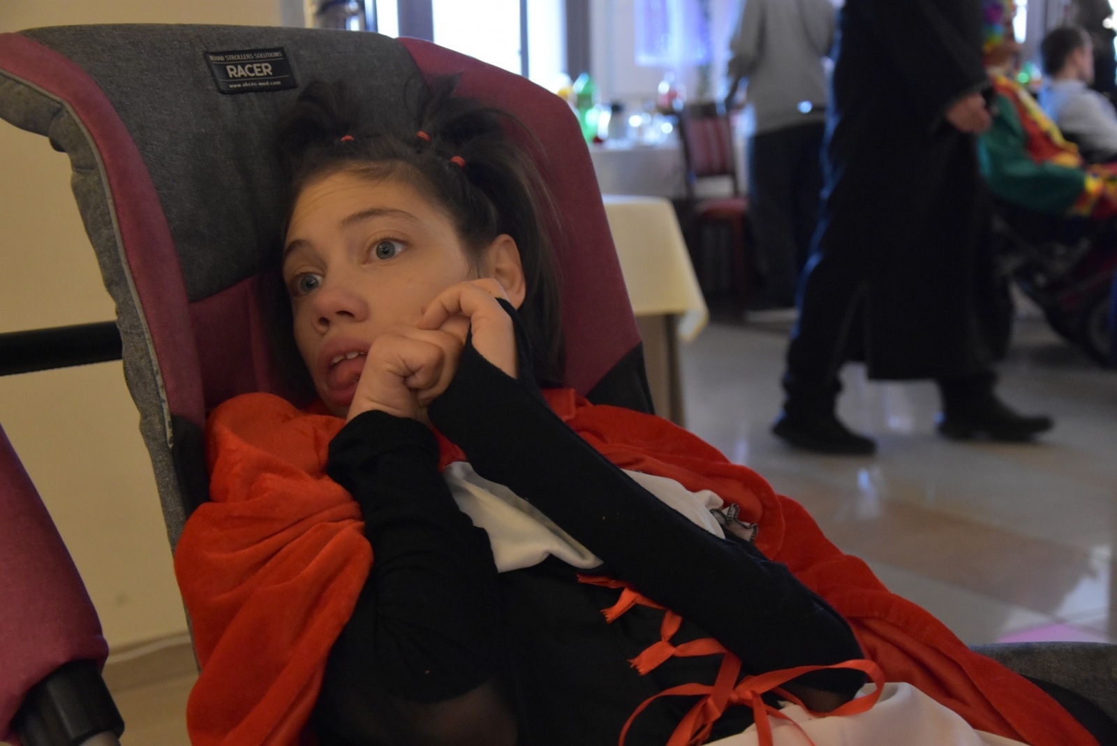 Zdjęcie w galerii na portalu naszwodzislaw.com: Magia karnawału, czyli 20. Bal Maskowy osób z niepełnosprawnościami [FOTO] wiadomości z regionu