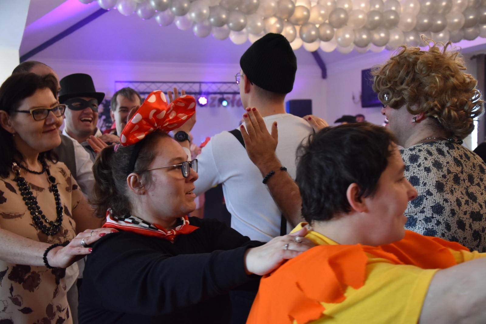 Zdjęcie w galerii na portalu naszwodzislaw.com: Magia karnawału, czyli 20. Bal Maskowy osób z niepełnosprawnościami [FOTO] wiadomości z regionu