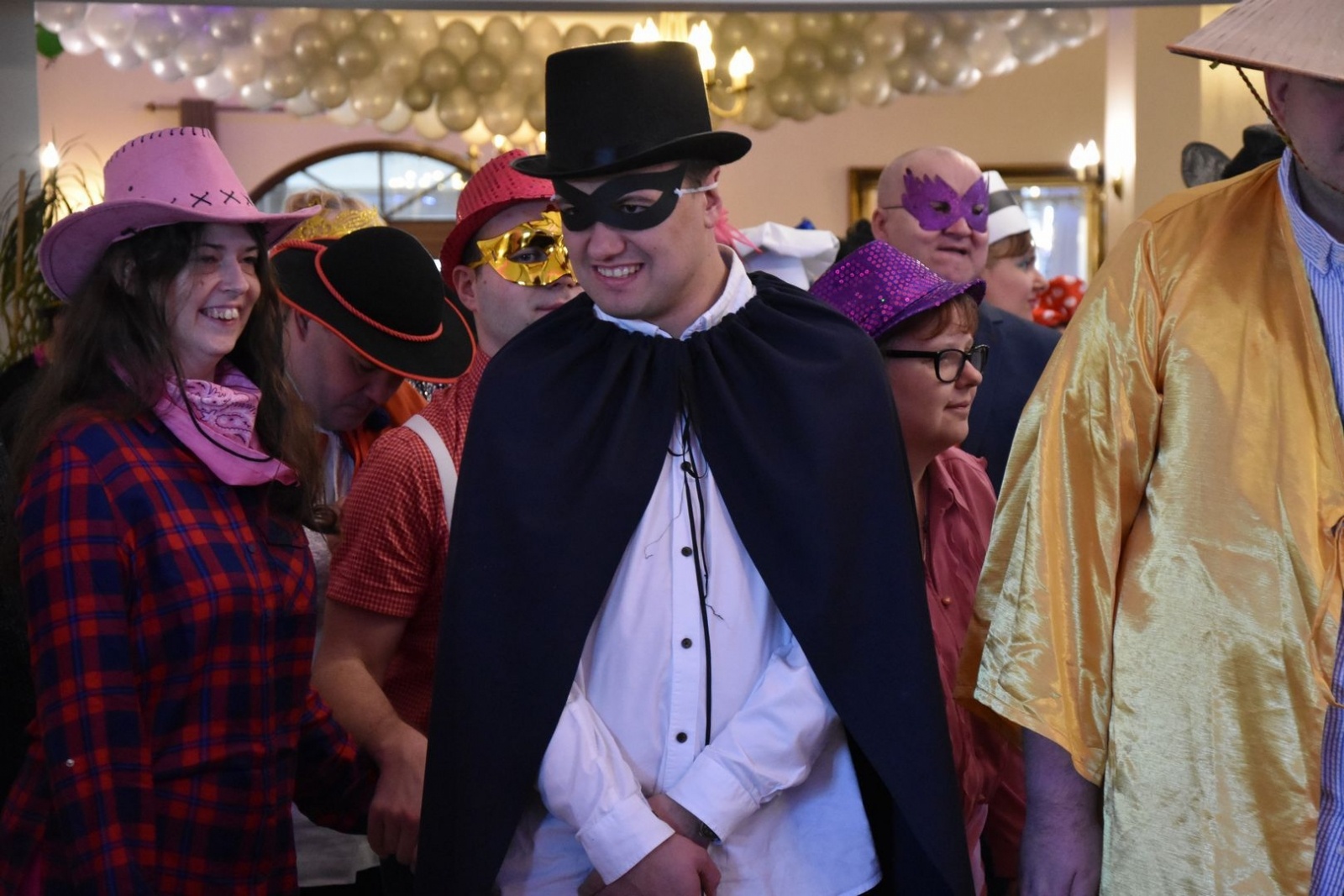 Zdjęcie w galerii na portalu naszwodzislaw.com: Magia karnawału, czyli 20. Bal Maskowy osób z niepełnosprawnościami [FOTO] wiadomości z regionu