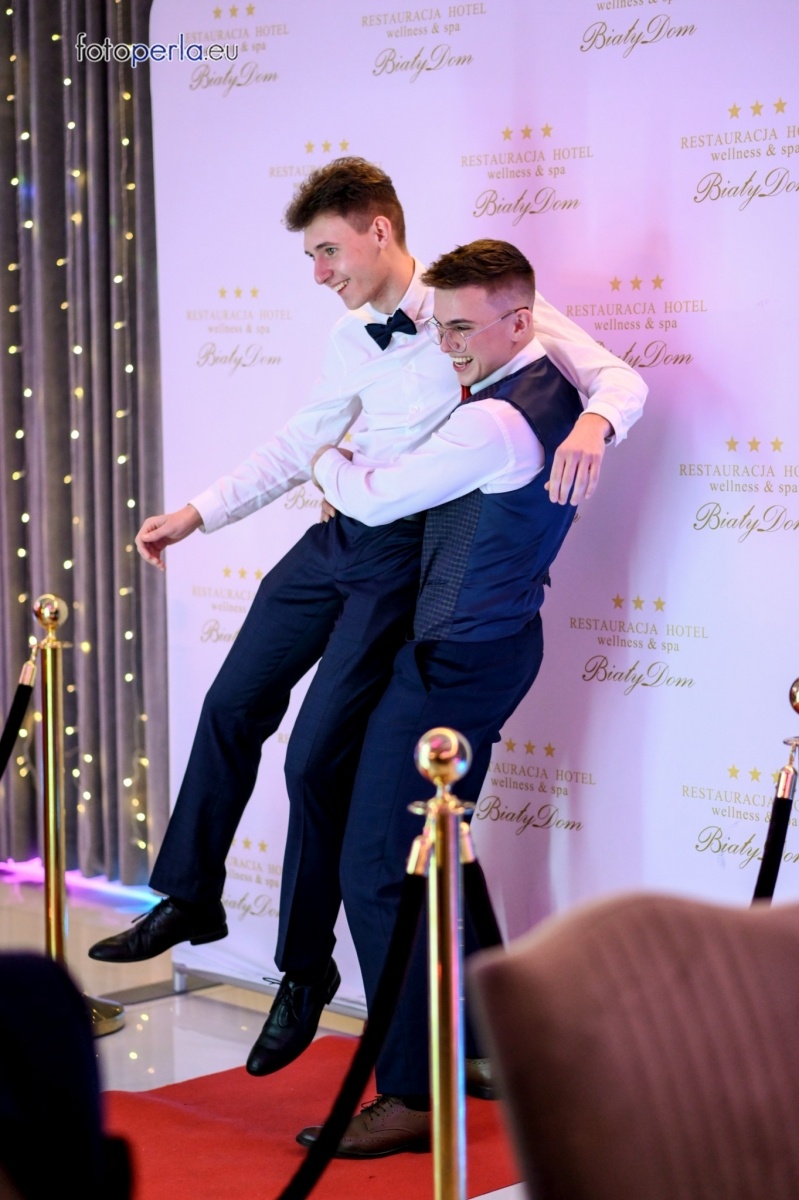 Zdjęcie w galerii na portalu naszwodzislaw.com: Maturzyści wodzisławskiego ZST bawili się w Białym Domu wiadomości z regionu