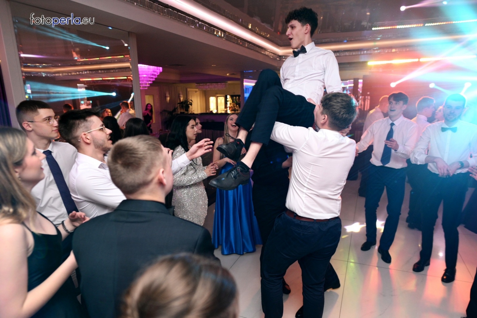 Zdjęcie w galerii na portalu naszwodzislaw.com: Maturzyści wodzisławskiego ZST bawili się w Białym Domu wiadomości z regionu