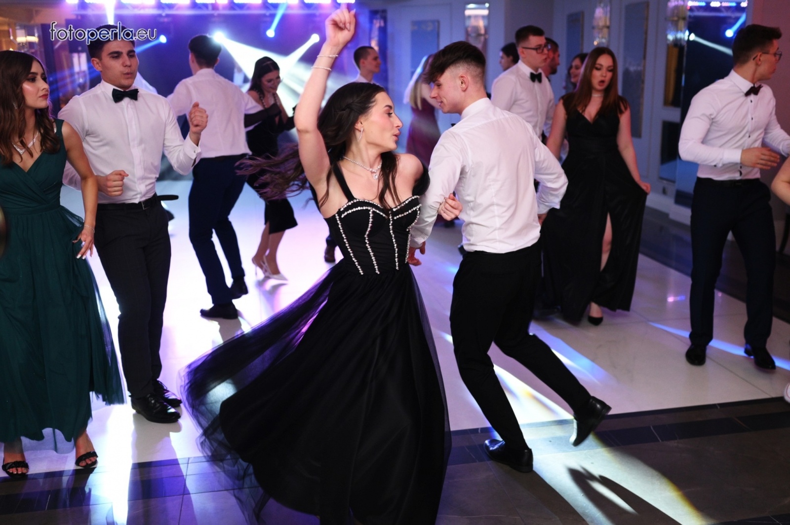 Zdjęcie w galerii na portalu naszwodzislaw.com: Maturzyści wodzisławskiego ZST bawili się w Białym Domu wiadomości z regionu