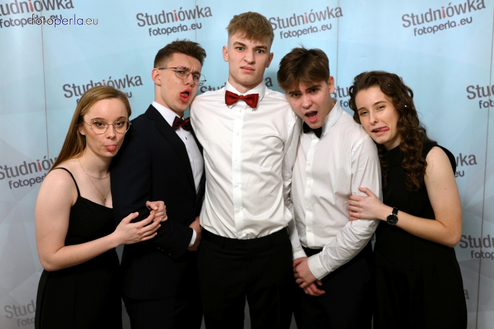 Zdjęcie w galerii na portalu naszwodzislaw.com: Maturzyści wodzisławskiego ZST bawili się w Białym Domu wiadomości z regionu