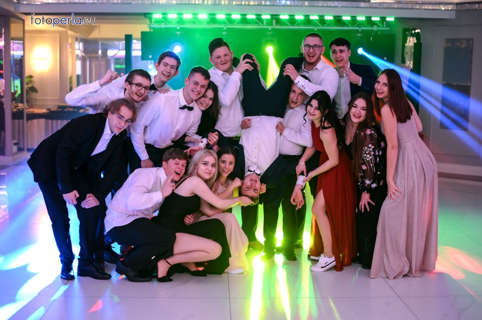 Zdjęcie w galerii na portalu naszwodzislaw.com: Maturzyści wodzisławskiego ZST bawili się w Białym Domu wiadomości z regionu