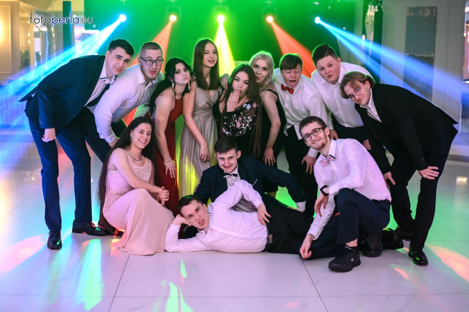 Zdjęcie w galerii na portalu naszwodzislaw.com: Maturzyści wodzisławskiego ZST bawili się w Białym Domu wiadomości z regionu