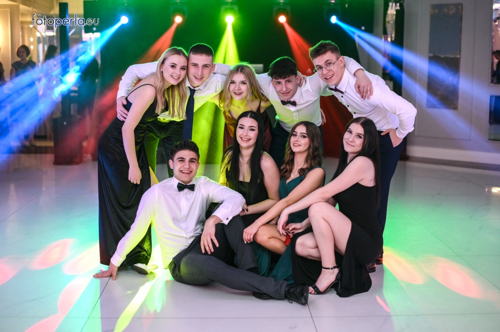 Zdjęcie w galerii na portalu naszwodzislaw.com: Maturzyści wodzisławskiego ZST bawili się w Białym Domu wiadomości z regionu