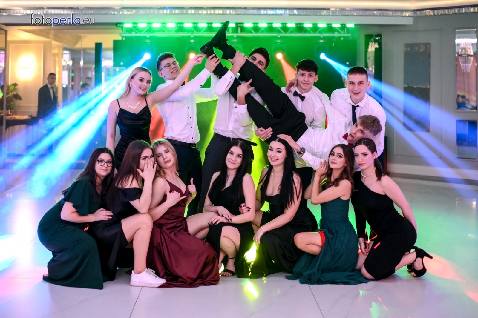 Zdjęcie w galerii na portalu naszwodzislaw.com: Maturzyści wodzisławskiego ZST bawili się w Białym Domu wiadomości z regionu