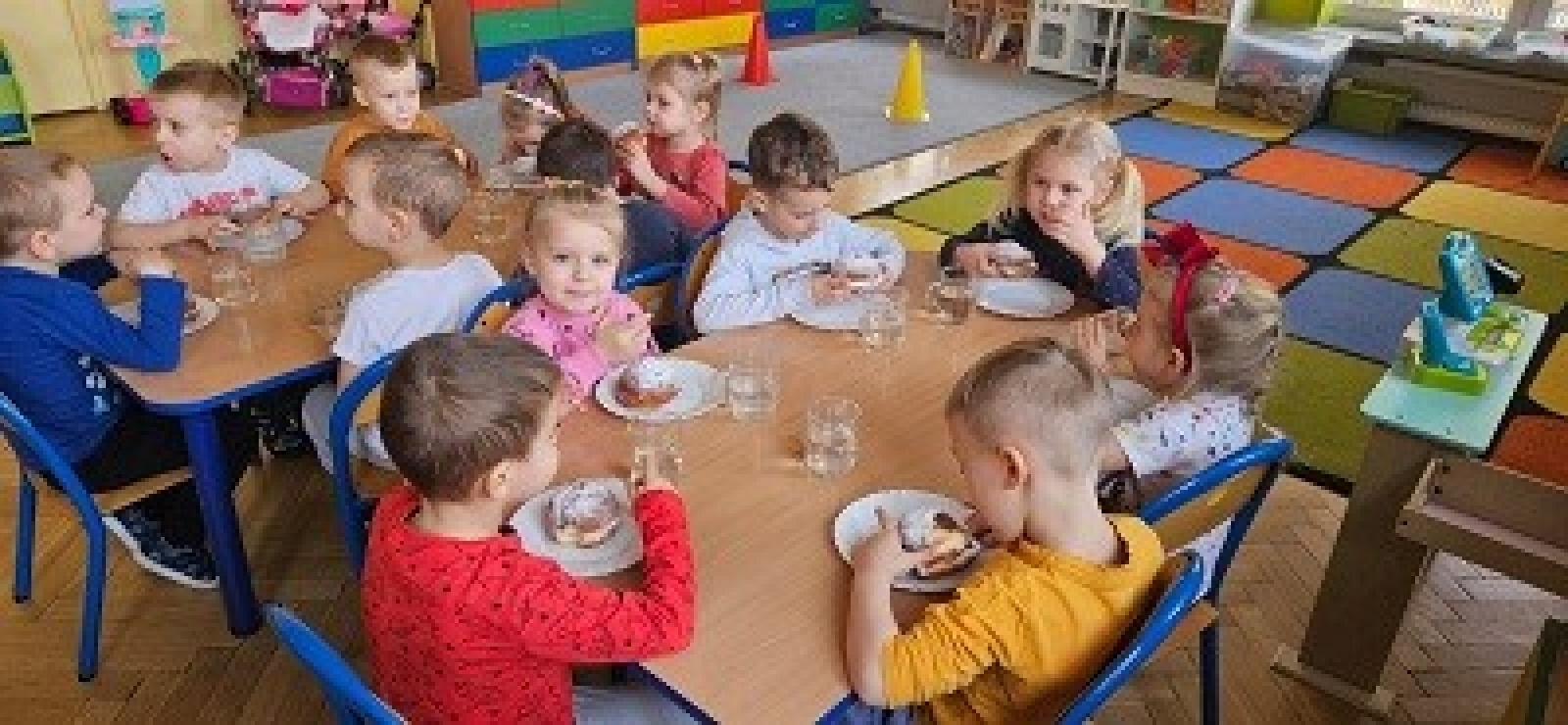 Zdjęcie w galerii na portalu naszwodzislaw.com: Tłusty czwartek w przedszkolu numer 6 wiadomości z regionu