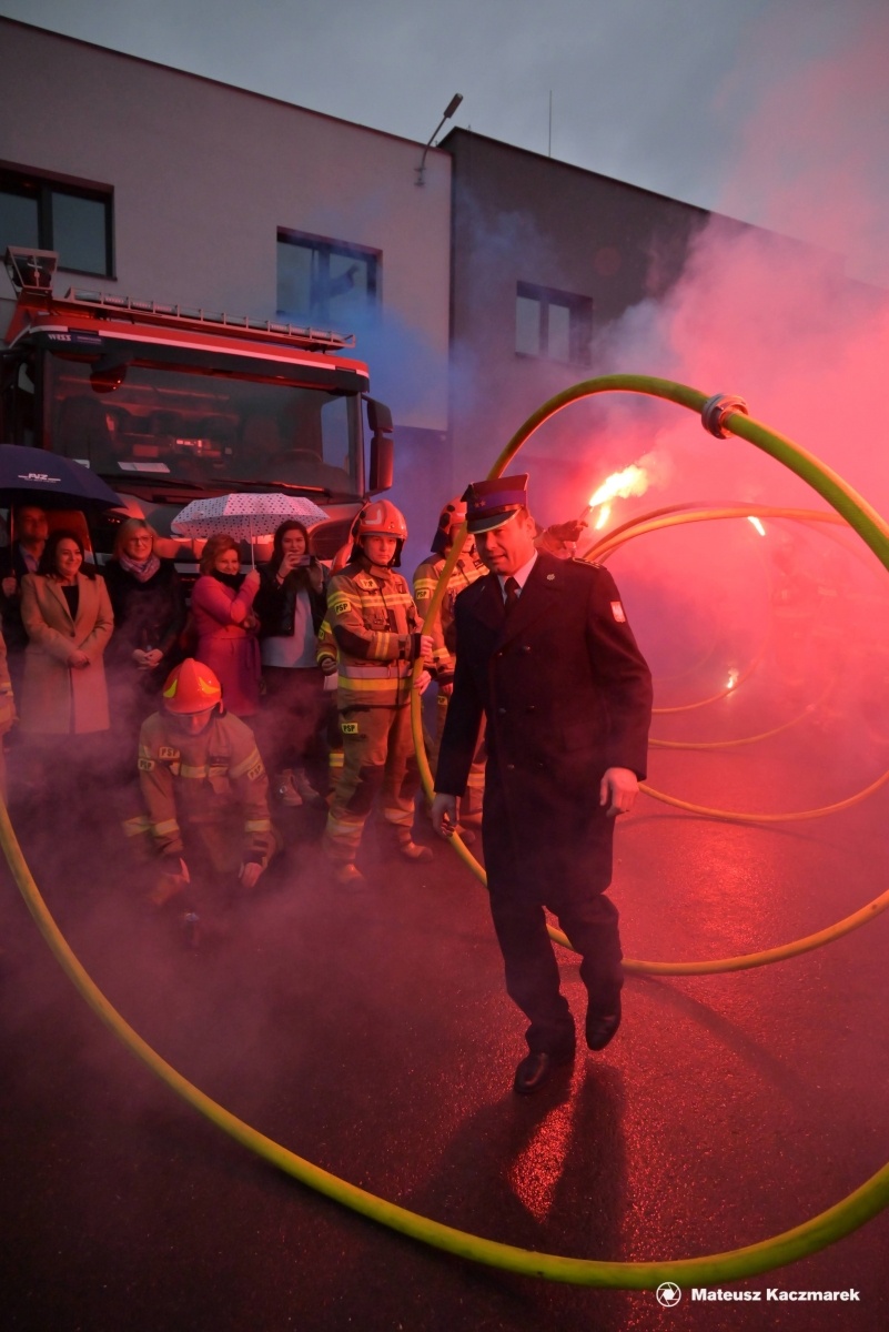 Zdjęcie w galerii na portalu naszwodzislaw.com: Doświadczony dowódca przeszedł na strażacką emeryturę wiadomości z regionu