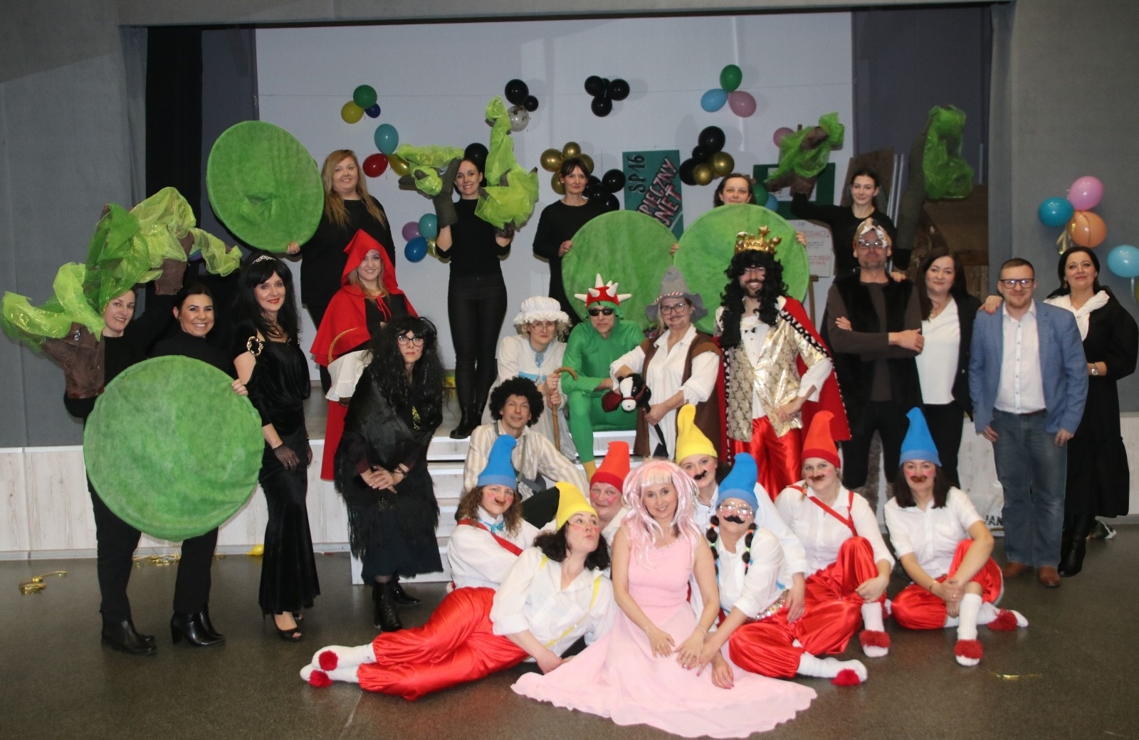 Zdjęcie w galerii na portalu naszwodzislaw.com: Koncert walentynkowo – ostatkowy w SP16 [FOTO] wiadomości z regionu