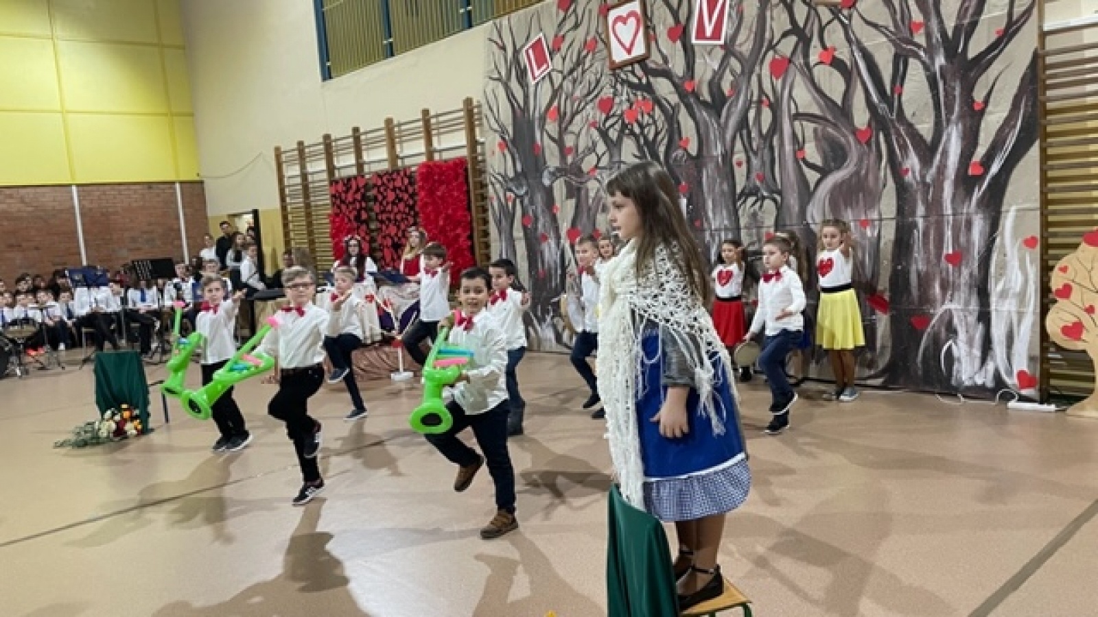 Zdjęcie w galerii na portalu naszwodzislaw.com: Koncert walentynkowo – ostatkowy w SP16 [FOTO] wiadomości z regionu