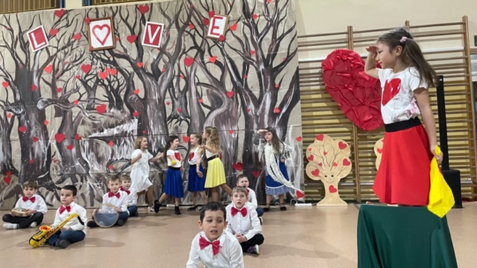 Zdjęcie w galerii na portalu naszwodzislaw.com: Koncert walentynkowo – ostatkowy w SP16 [FOTO] wiadomości z regionu