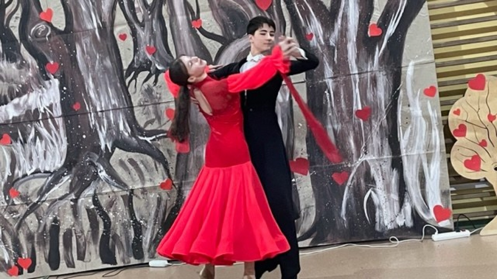 Zdjęcie w galerii na portalu naszwodzislaw.com: Koncert walentynkowo – ostatkowy w SP16 [FOTO] wiadomości z regionu