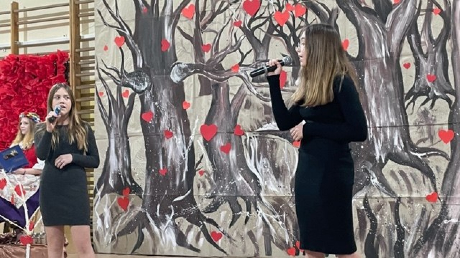 Zdjęcie w galerii na portalu naszwodzislaw.com: Koncert walentynkowo – ostatkowy w SP16 [FOTO] wiadomości z regionu