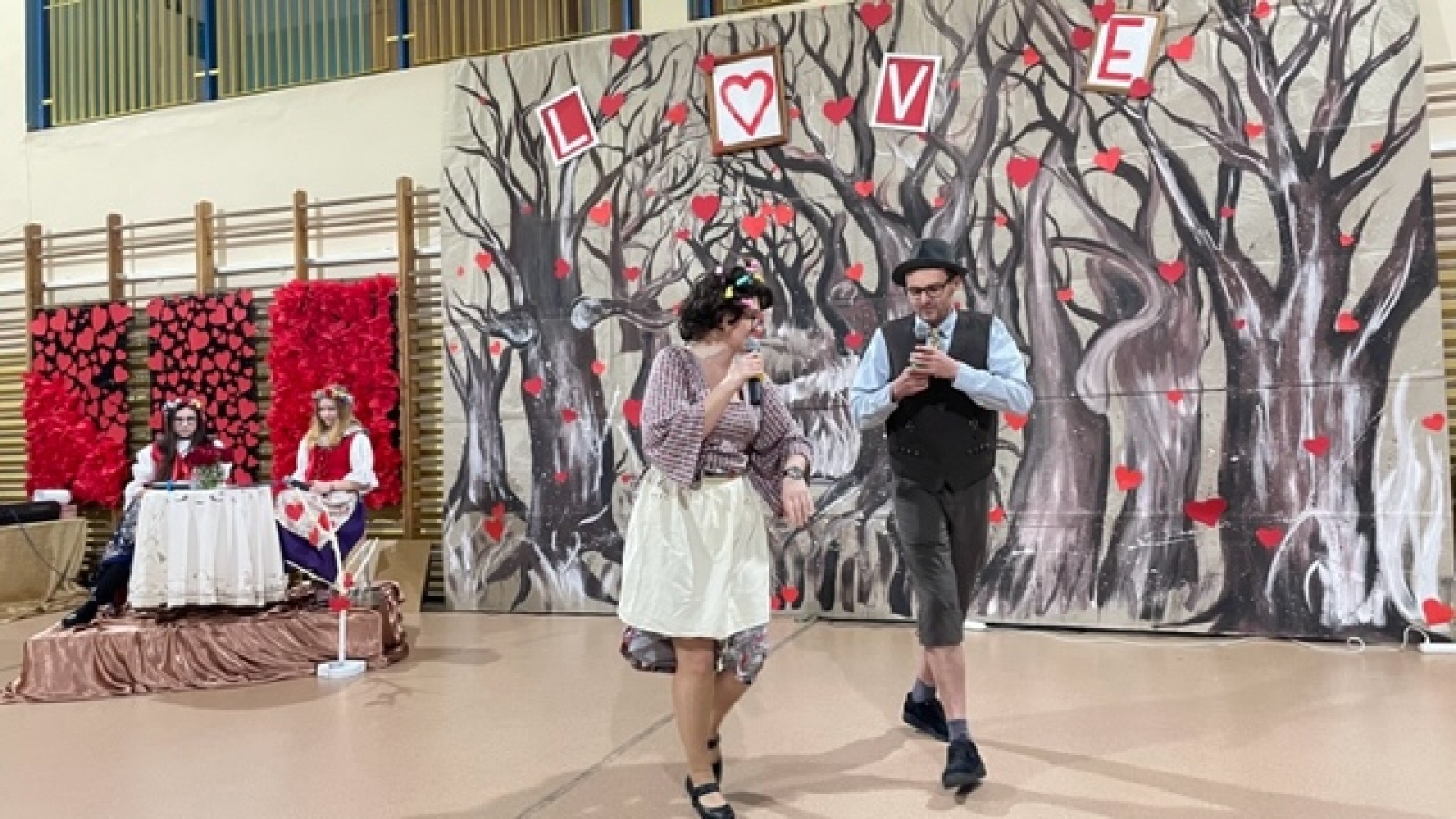 Zdjęcie w galerii na portalu naszwodzislaw.com: Koncert walentynkowo – ostatkowy w SP16 [FOTO] wiadomości z regionu