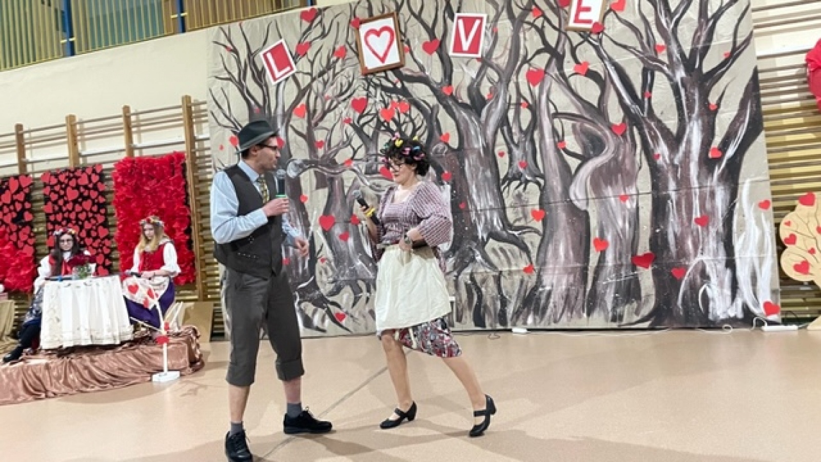 Zdjęcie w galerii na portalu naszwodzislaw.com: Koncert walentynkowo – ostatkowy w SP16 [FOTO] wiadomości z regionu