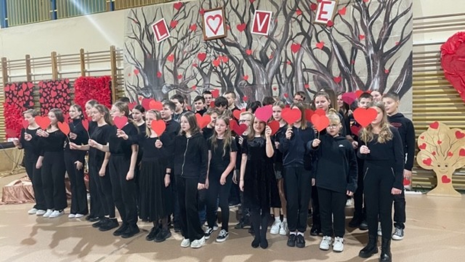 Zdjęcie w galerii na portalu naszwodzislaw.com: Koncert walentynkowo – ostatkowy w SP16 [FOTO] wiadomości z regionu