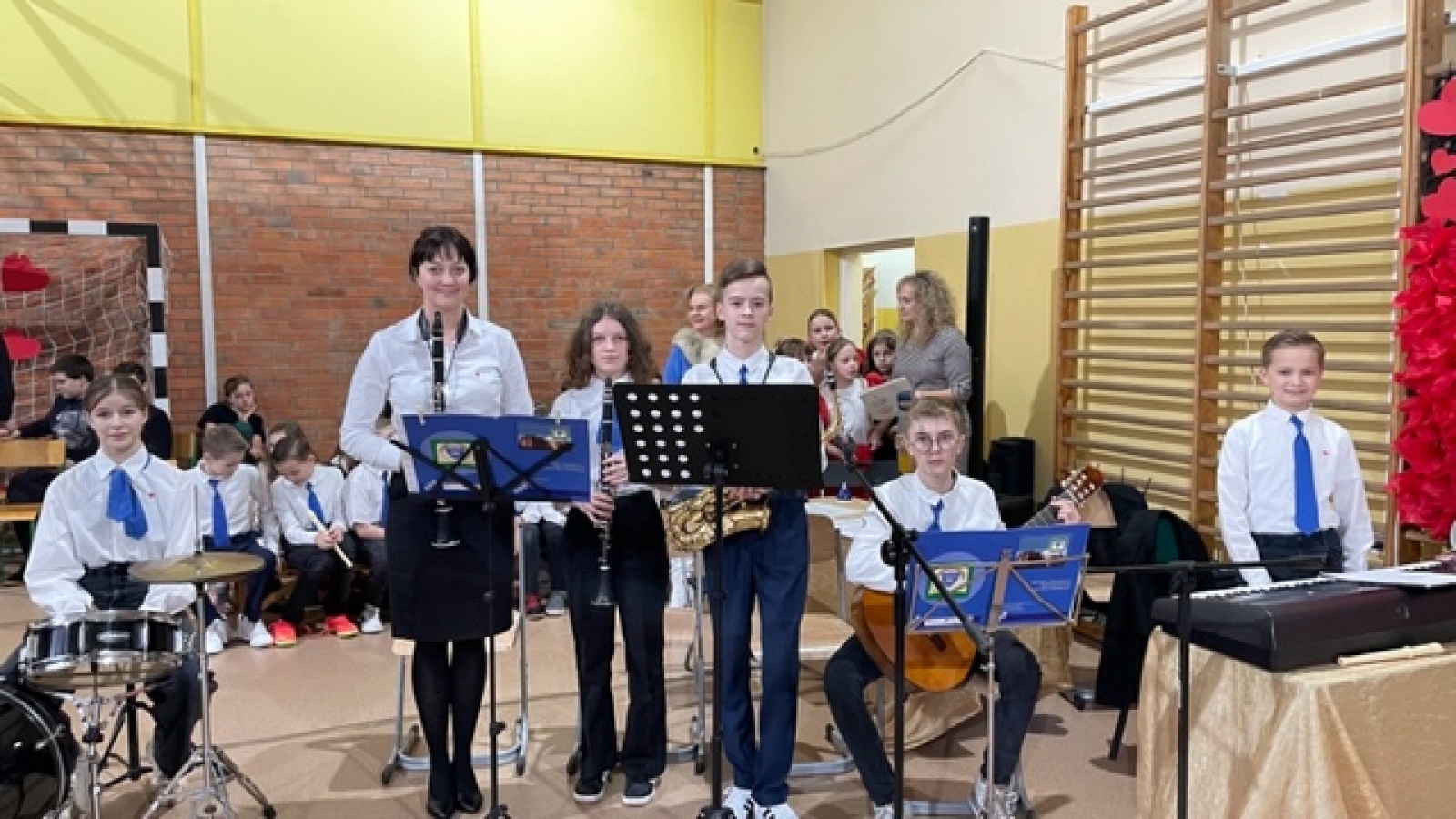 Zdjęcie w galerii na portalu naszwodzislaw.com: Koncert walentynkowo – ostatkowy w SP16 [FOTO] wiadomości z regionu