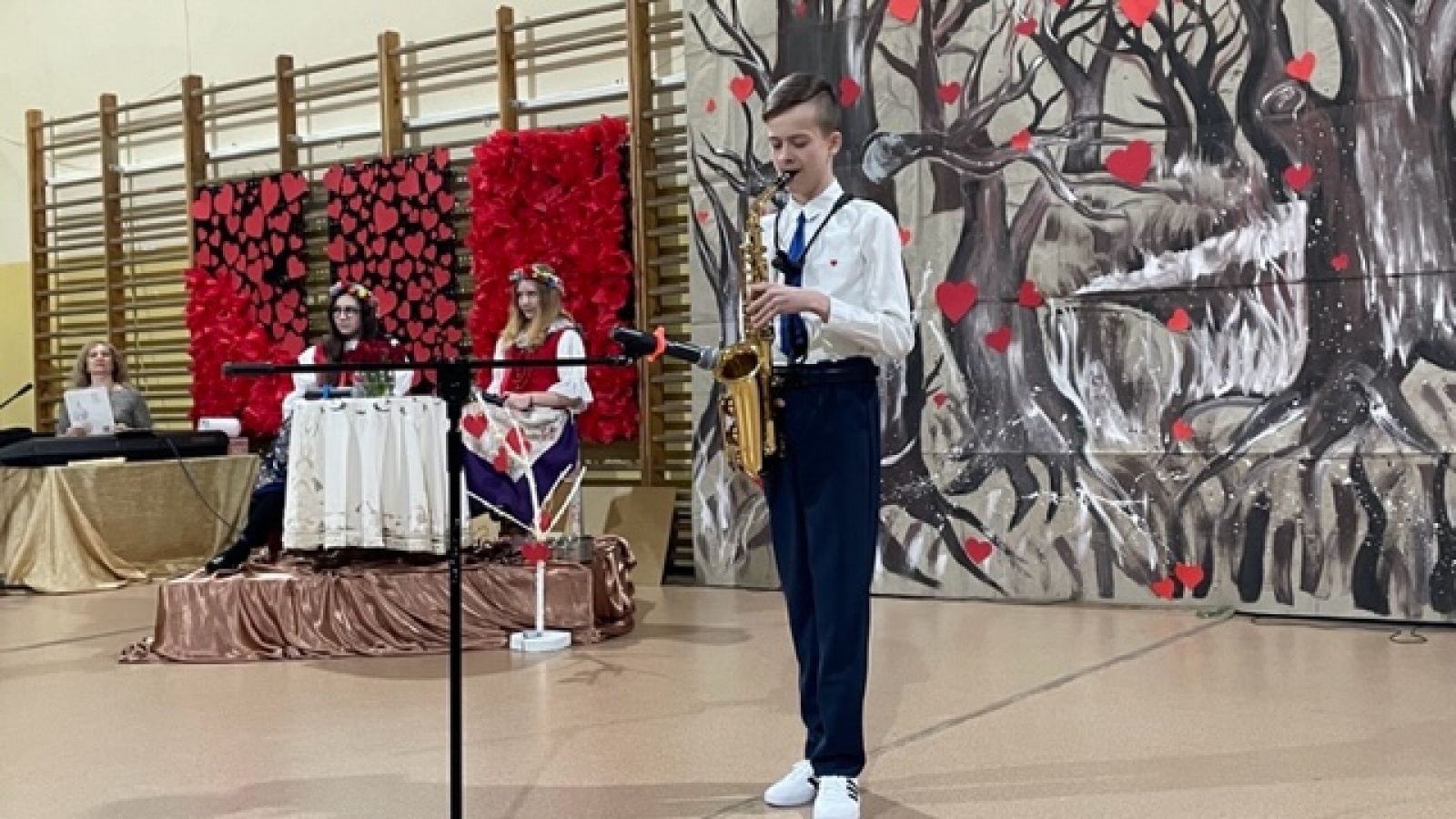 Zdjęcie w galerii na portalu naszwodzislaw.com: Koncert walentynkowo – ostatkowy w SP16 [FOTO] wiadomości z regionu