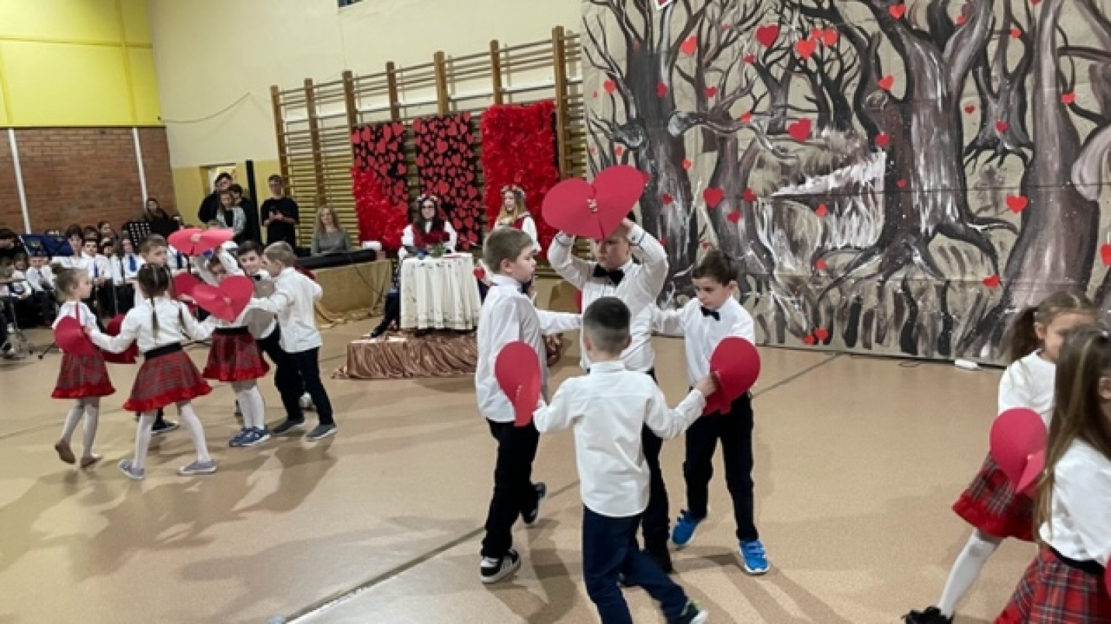 Zdjęcie w galerii na portalu naszwodzislaw.com: Koncert walentynkowo – ostatkowy w SP16 [FOTO] wiadomości z regionu