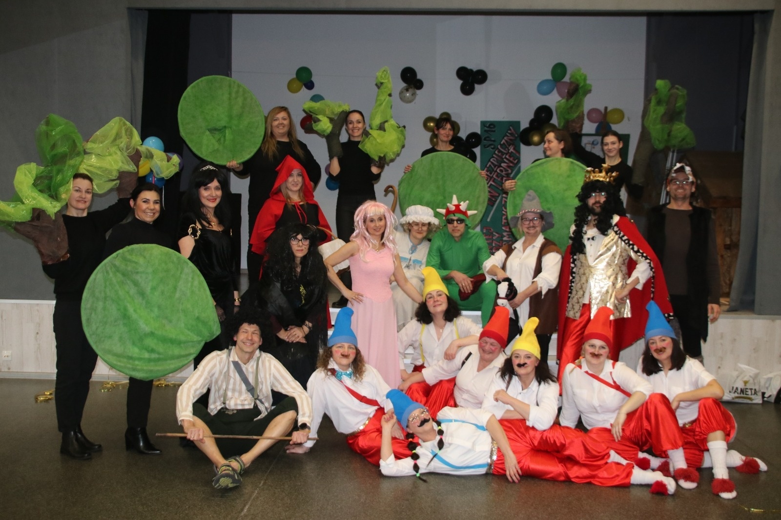 Zdjęcie w galerii na portalu naszwodzislaw.com: Koncert walentynkowo – ostatkowy w SP16 [FOTO] wiadomości z regionu